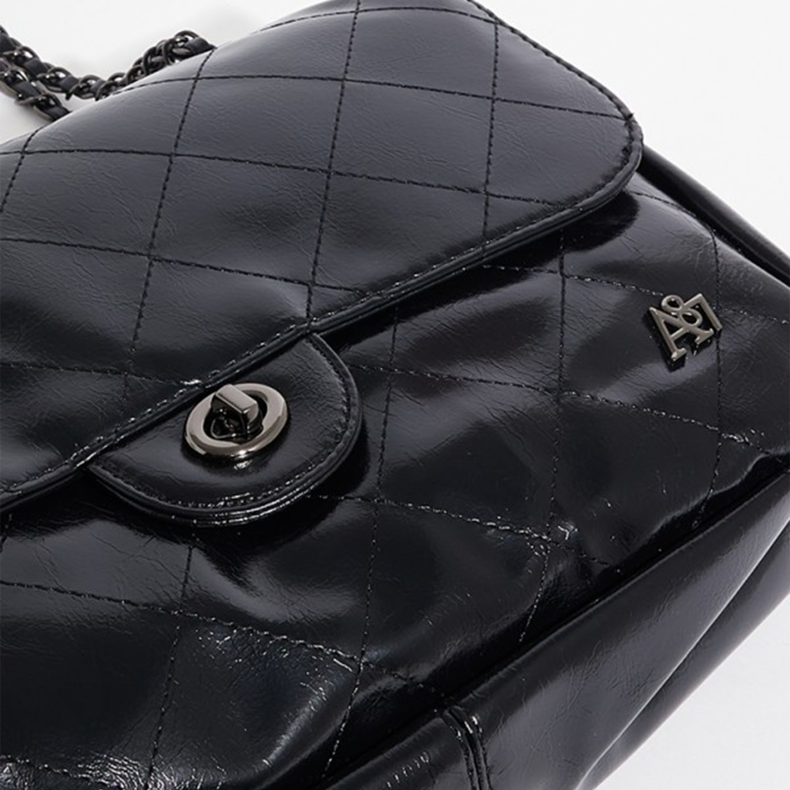 أيروبوستال شنطة يد لون أسود بحزام سلسلة وشعار معدني-women-bagsandwallets-handbags-image-3
