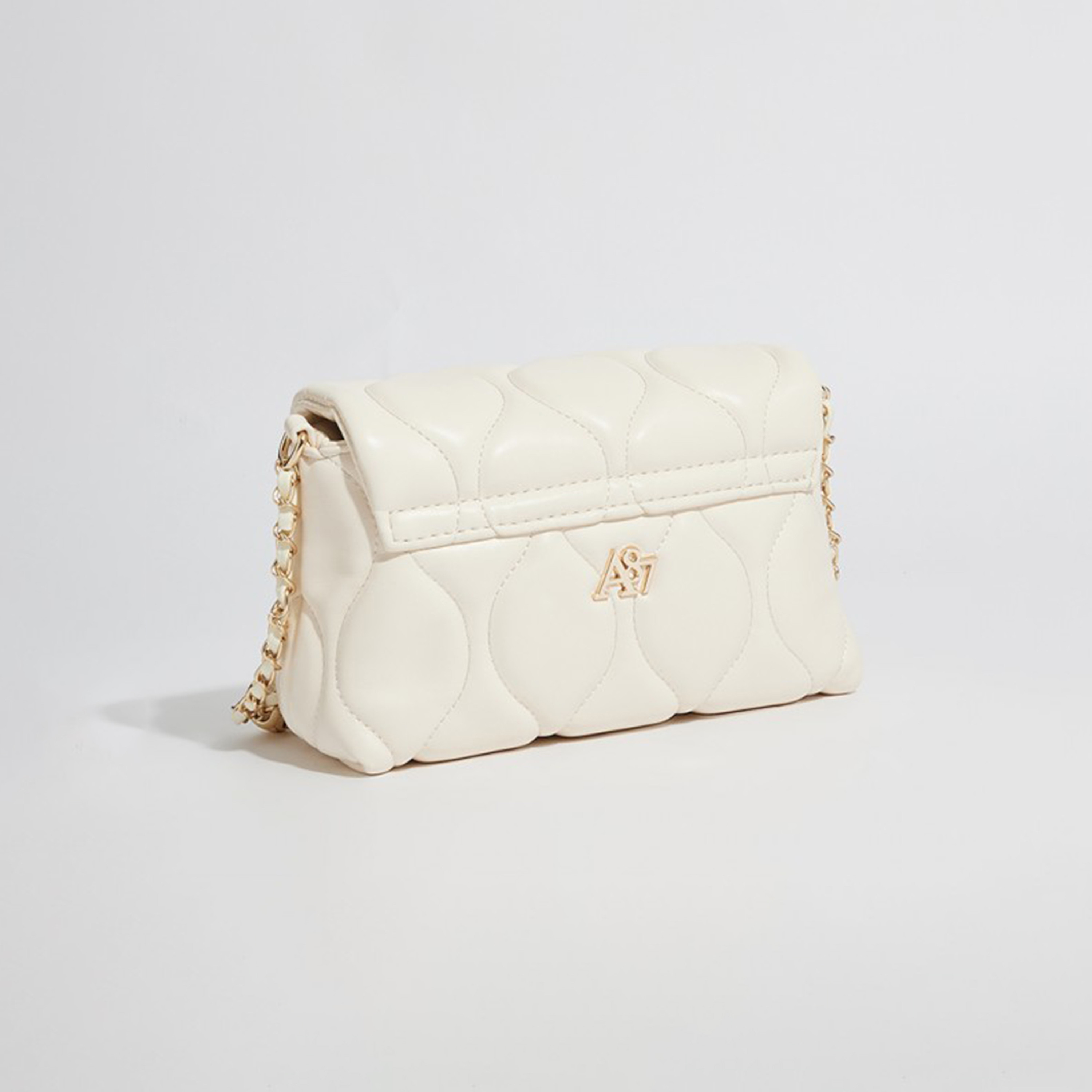أيروبوستال شنطة كروس مبطنة لون أسود بحزام سلسلة وشعار معدني بالخلف-women-bagsandwallets-handbags-image-2