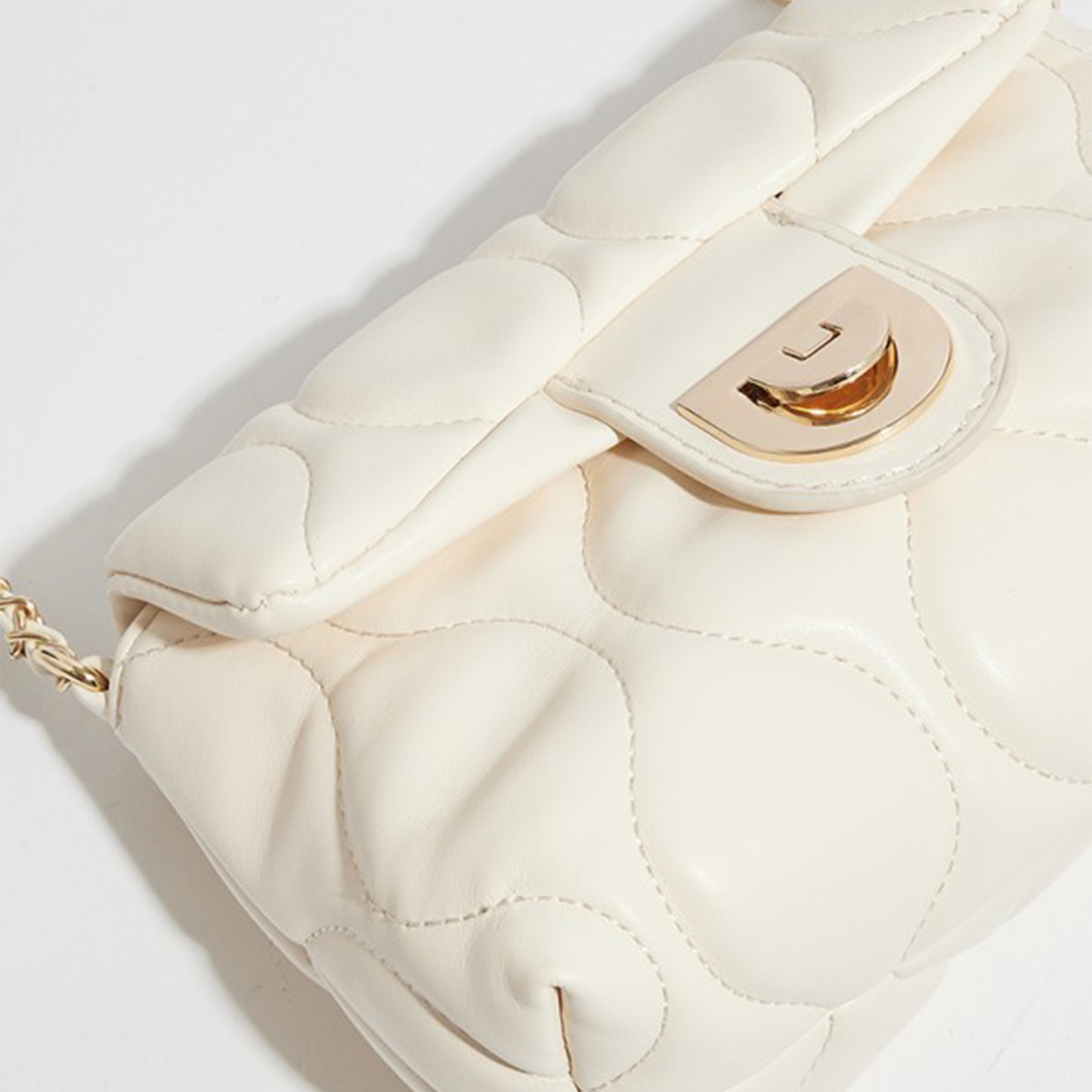 أيروبوستال شنطة كروس مبطنة لون أسود بحزام سلسلة وشعار معدني بالخلف-women-bagsandwallets-handbags-image-3