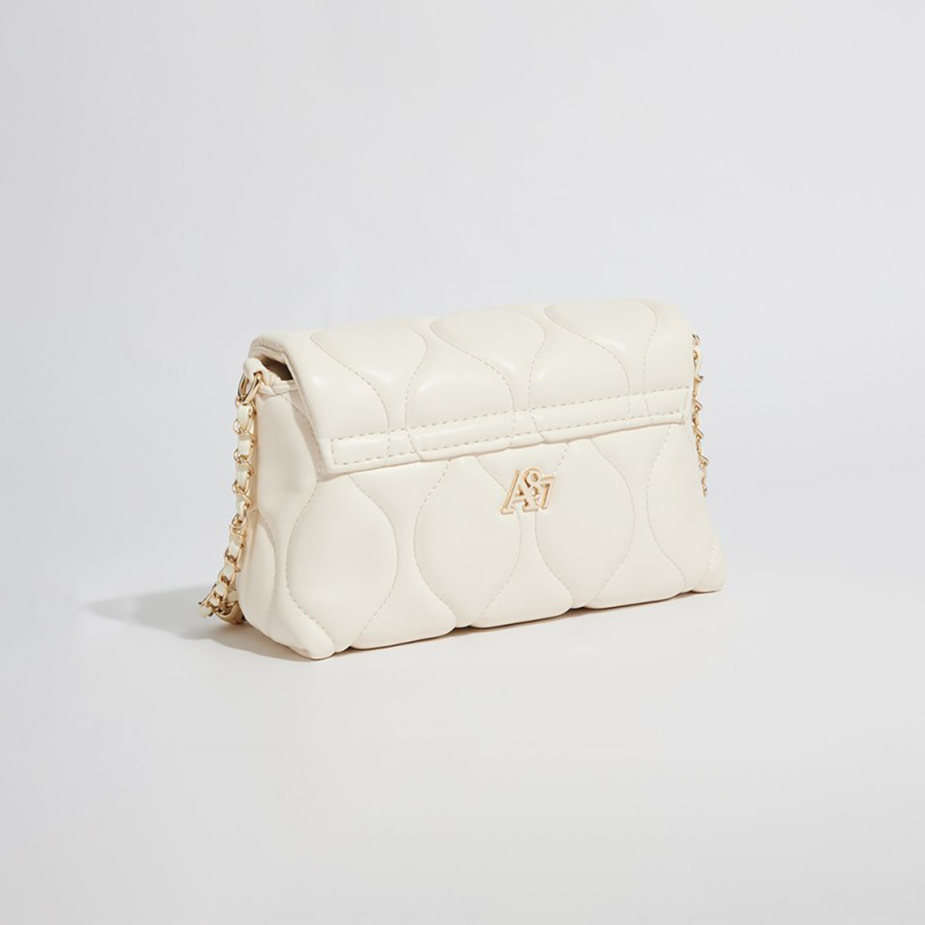 أيروبوستال شنطة كروس مبطنة لون أسود بحزام سلسلة وشعار معدني بالخلف-women-bagsandwallets-handbags-image-6