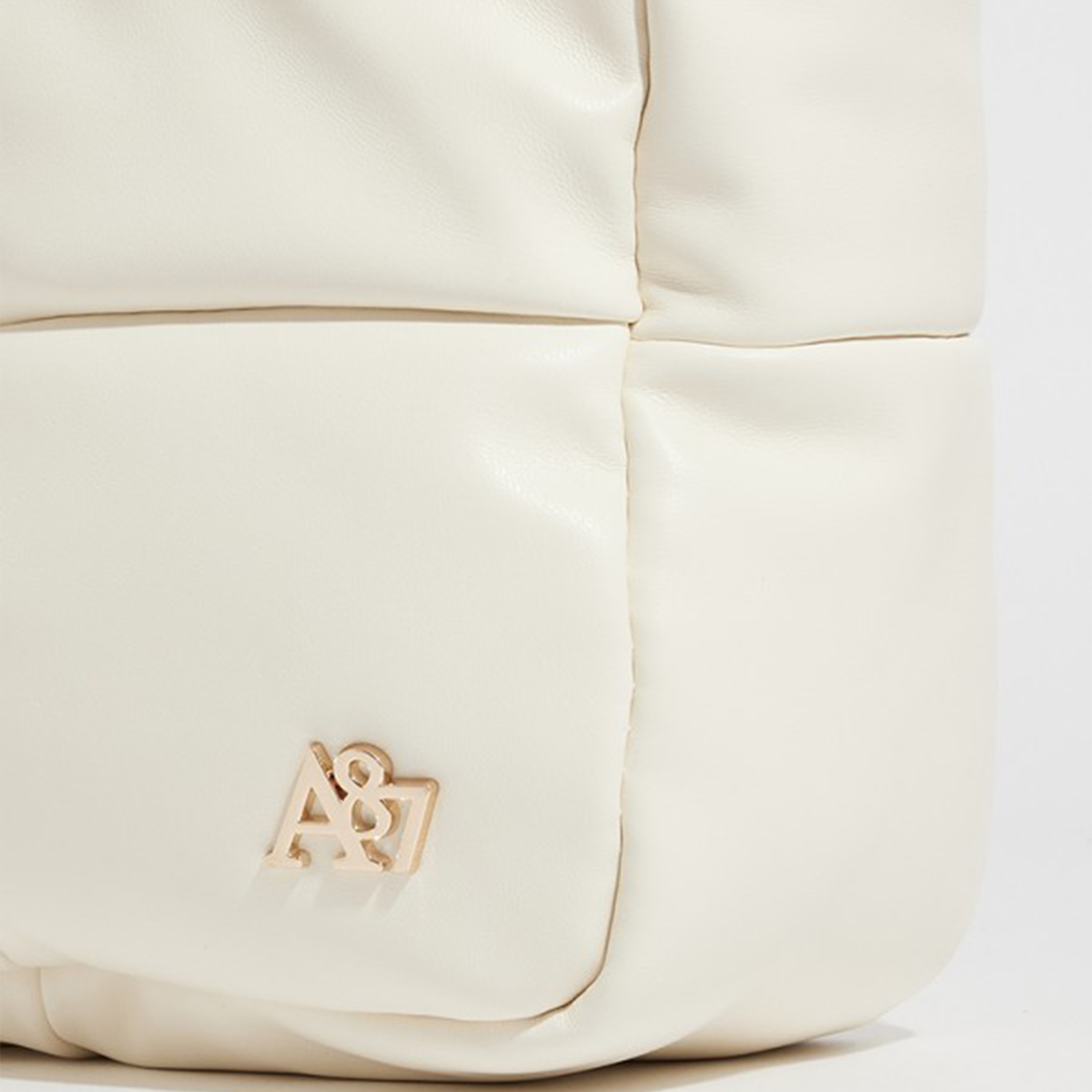 أيروبوستال شنطة كتف مبطنة لون بيج بدرجتين وشعار معدني-women-bagsandwallets-handbags-image-3