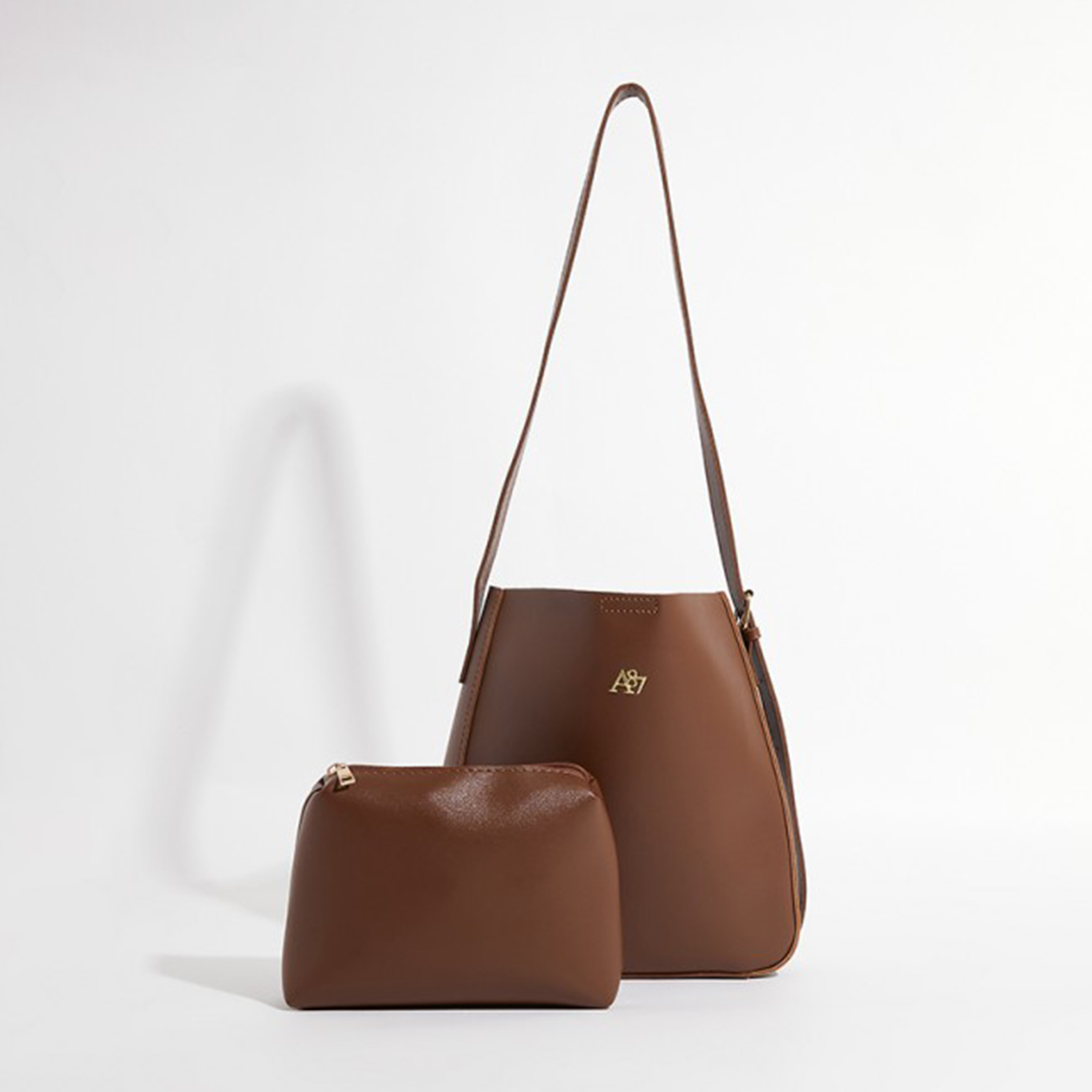 أيروبوستال شنطة كتف لون اسود بحزام قابل للتعديل وشعار معدني-women-bagsandwallets-handbags-image-5