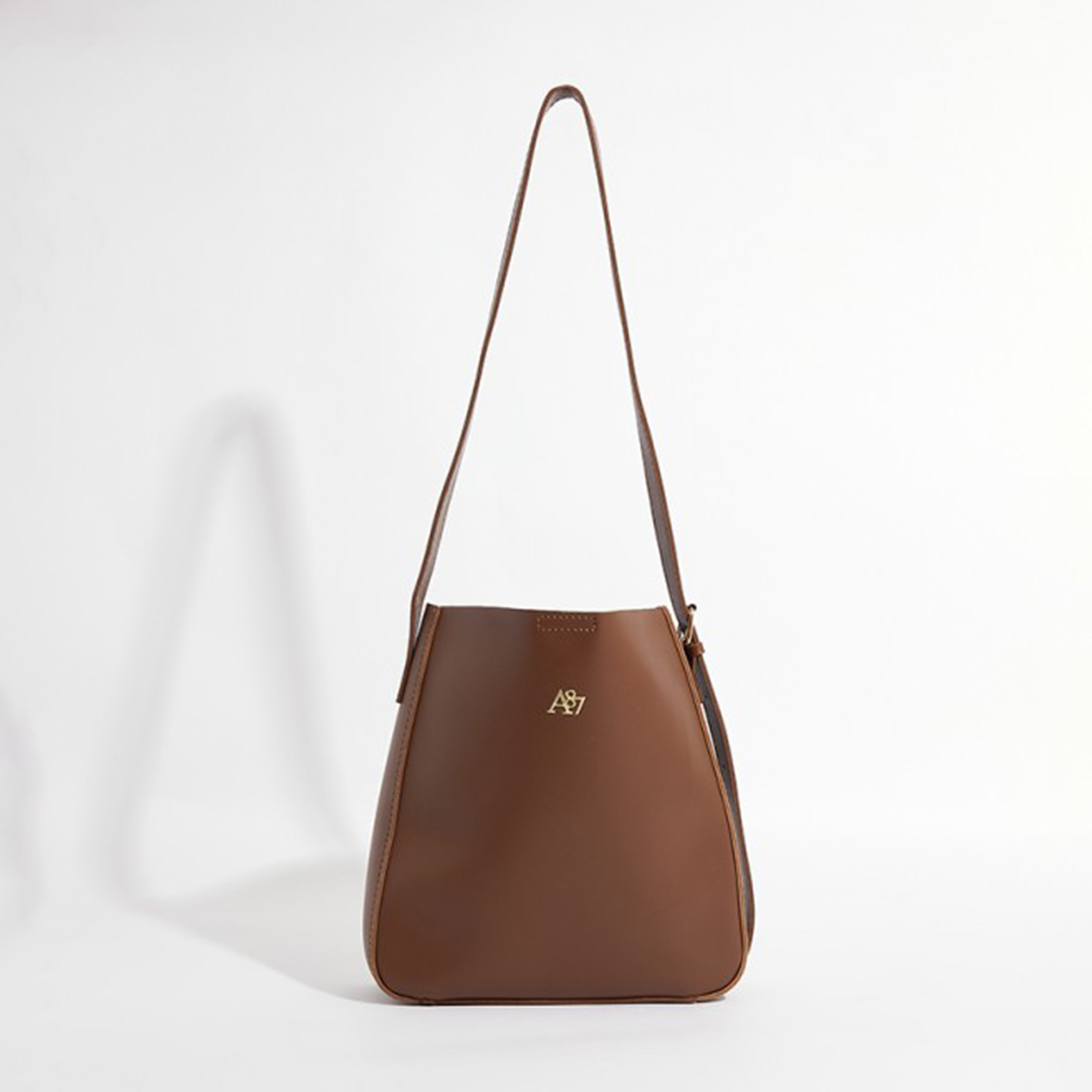 أيروبوستال شنطة كتف لون اسود بحزام قابل للتعديل وشعار معدني-women-bagsandwallets-handbags-image-6