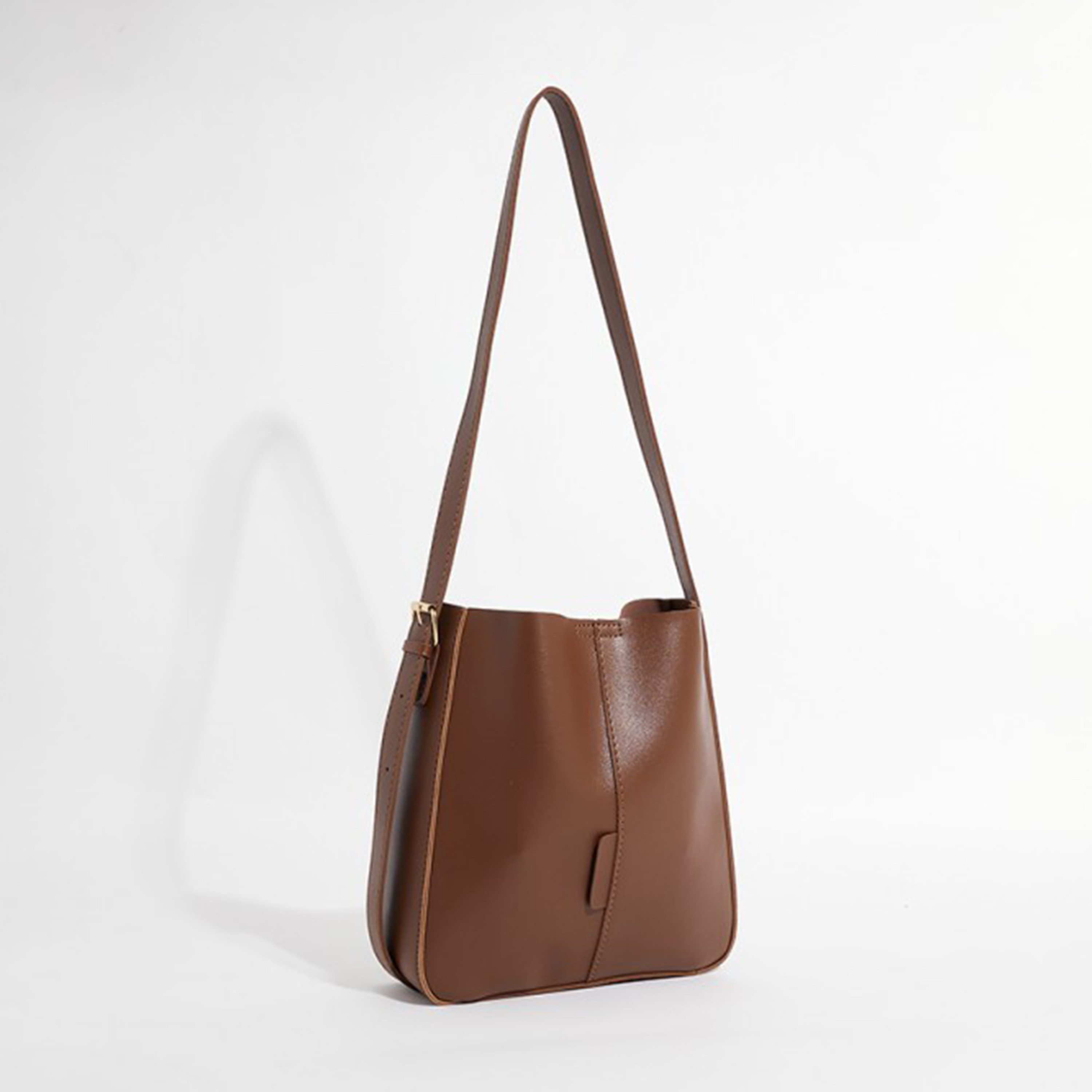 أيروبوستال شنطة كتف لون اسود بحزام قابل للتعديل وشعار معدني-women-bagsandwallets-handbags-image-7