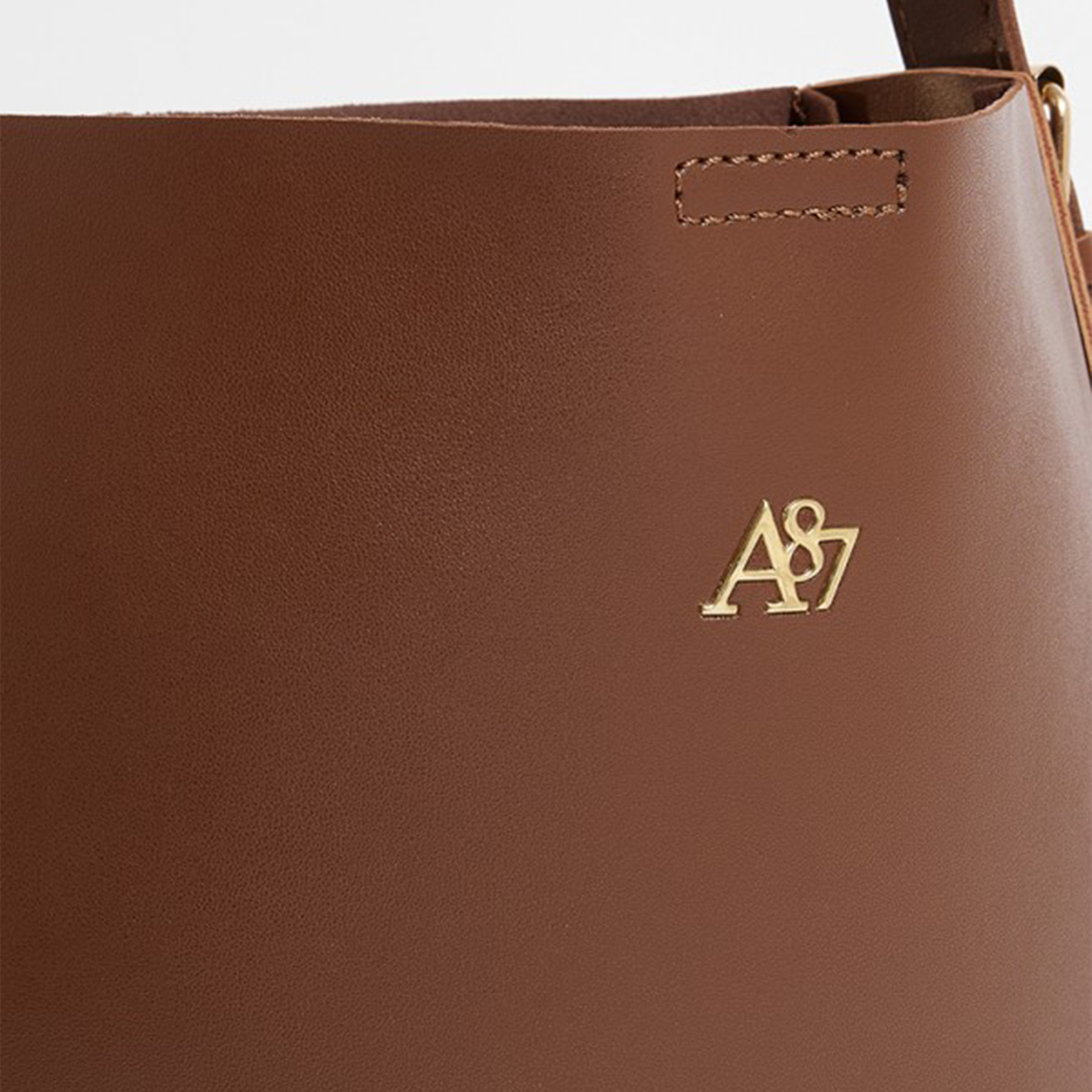 أيروبوستال شنطة كتف لون اسود بحزام قابل للتعديل وشعار معدني-women-bagsandwallets-handbags-image-8