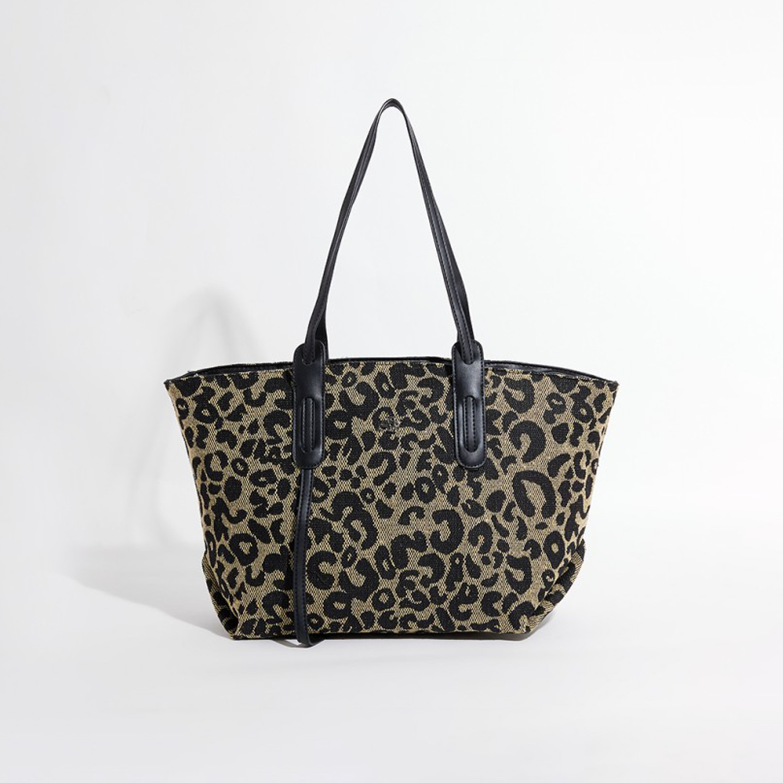 أيروبوستال شنطة كتف كبيرة بطبعة الفهد بأحزمة رفيعة وشعار من المعدن-women-bagsandwallets-handbags-image-1