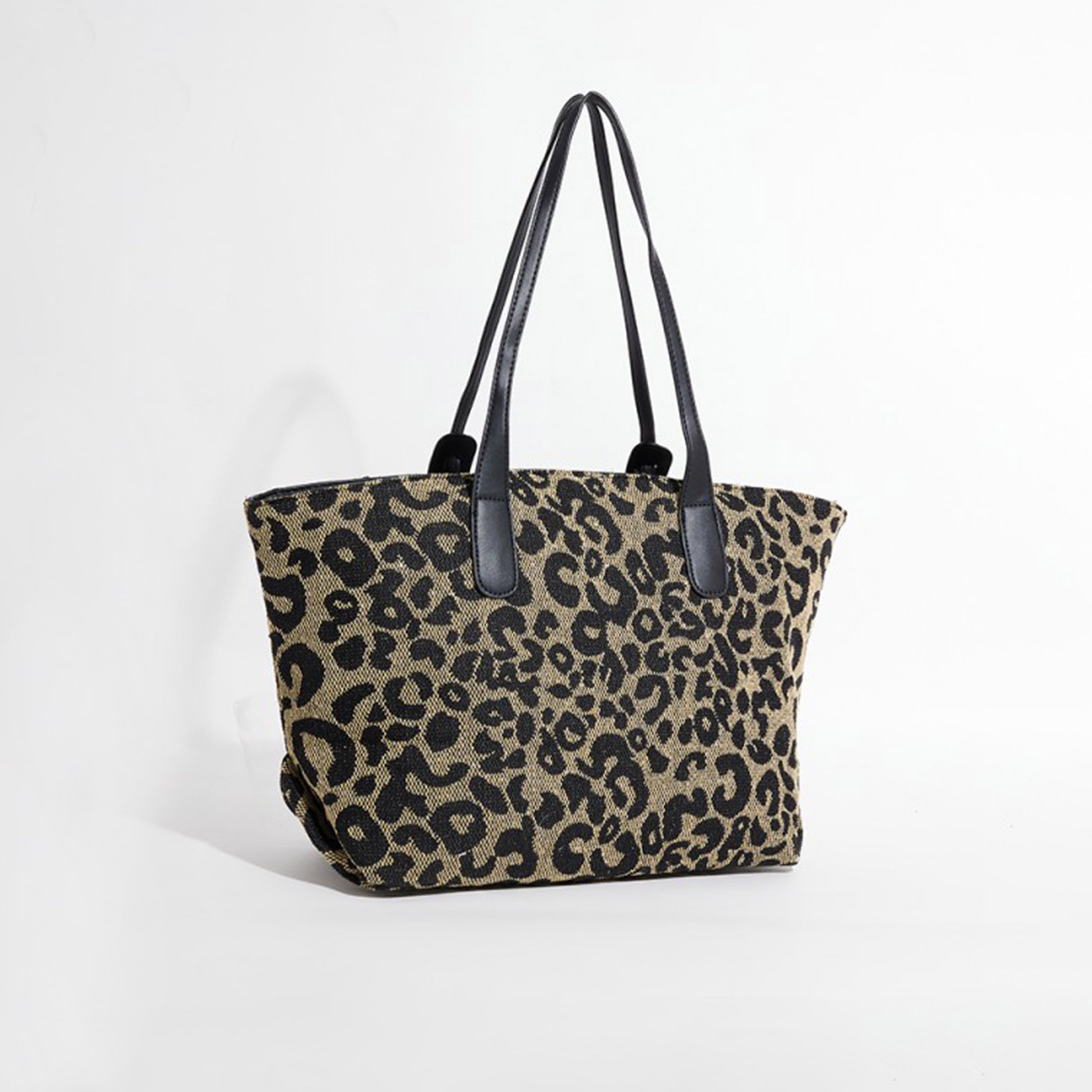 أيروبوستال شنطة كتف كبيرة بطبعة الفهد بأحزمة رفيعة وشعار من المعدن-women-bagsandwallets-handbags-image-2