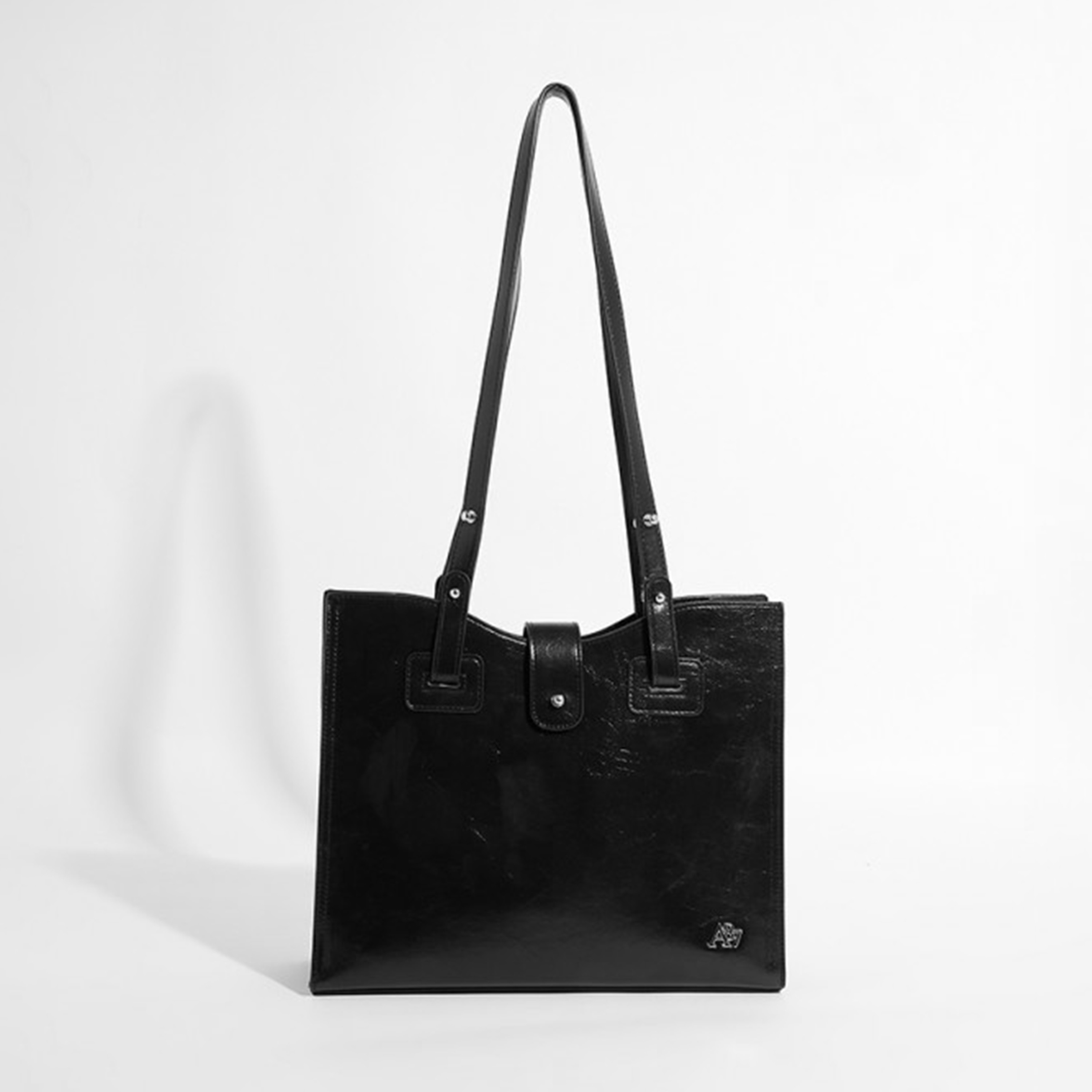 أيروبوستال شنطة كتف لون اسود بحزام مزين وشعار معدني-women-bagsandwallets-handbags-image-1
