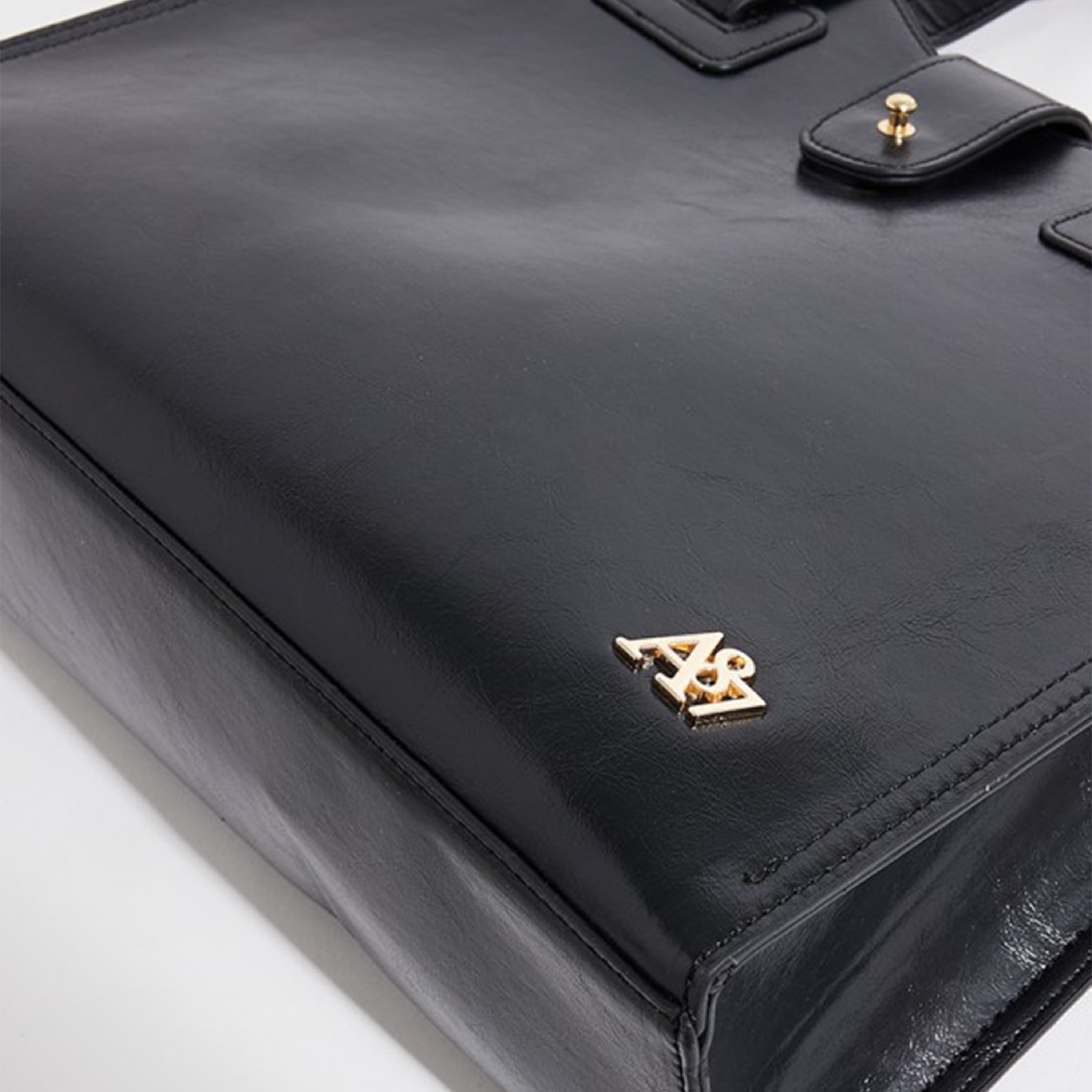 أيروبوستال شنطة كتف لون اسود بحزام مزين وشعار معدني-women-bagsandwallets-handbags-image-3