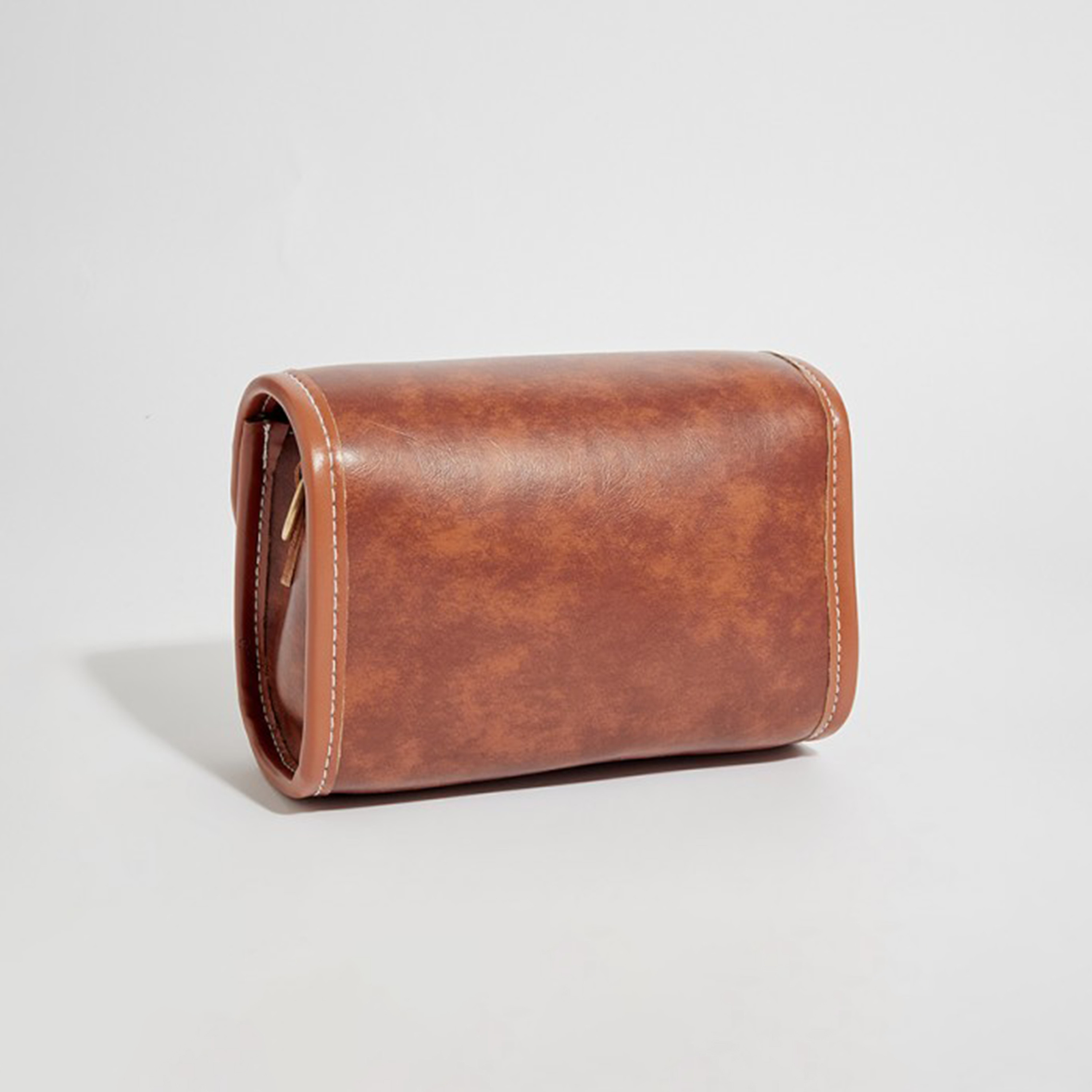أيروبوستال شنطة كروس لون أسود وحزام منقوش قابل للتعديل وطية للأغلاق-women-bagsandwallets-handbags-image-6