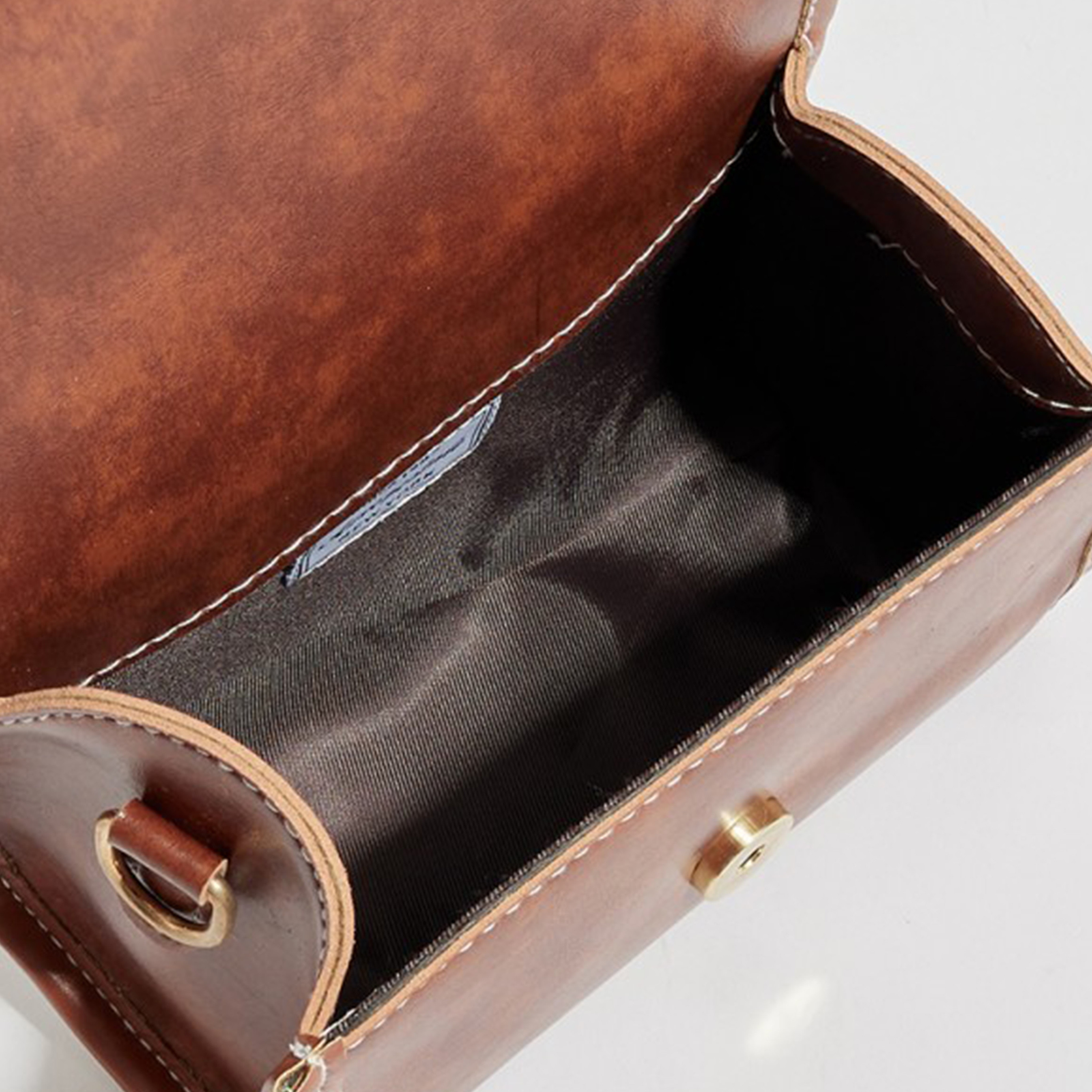 أيروبوستال شنطة كروس لون أسود وحزام منقوش قابل للتعديل وطية للأغلاق-women-bagsandwallets-handbags-image-8