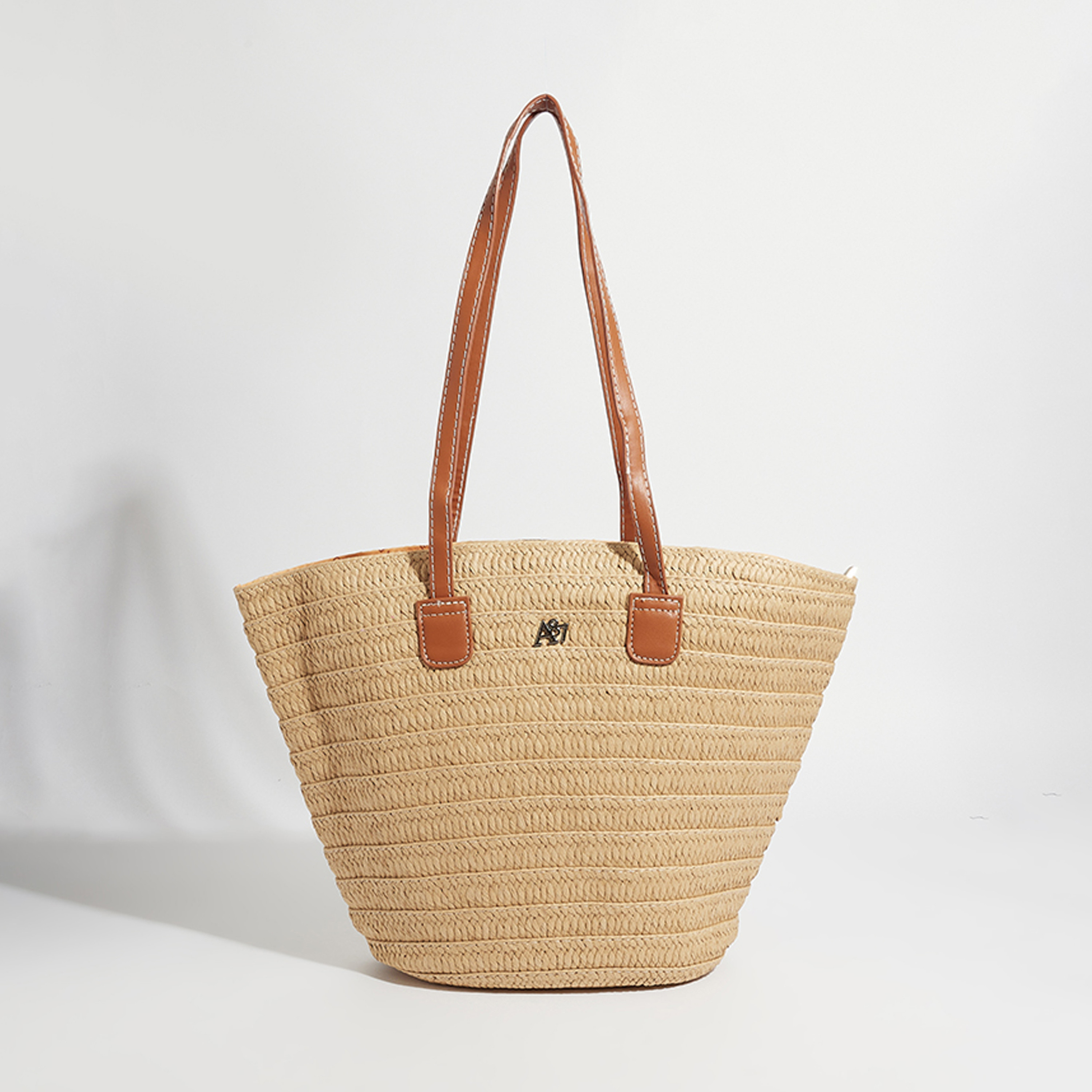 أيروبوستال شنطة كتف لون بني بتصميم محبوك وشعار معدني-women-bagsandwallets-handbags-image-1