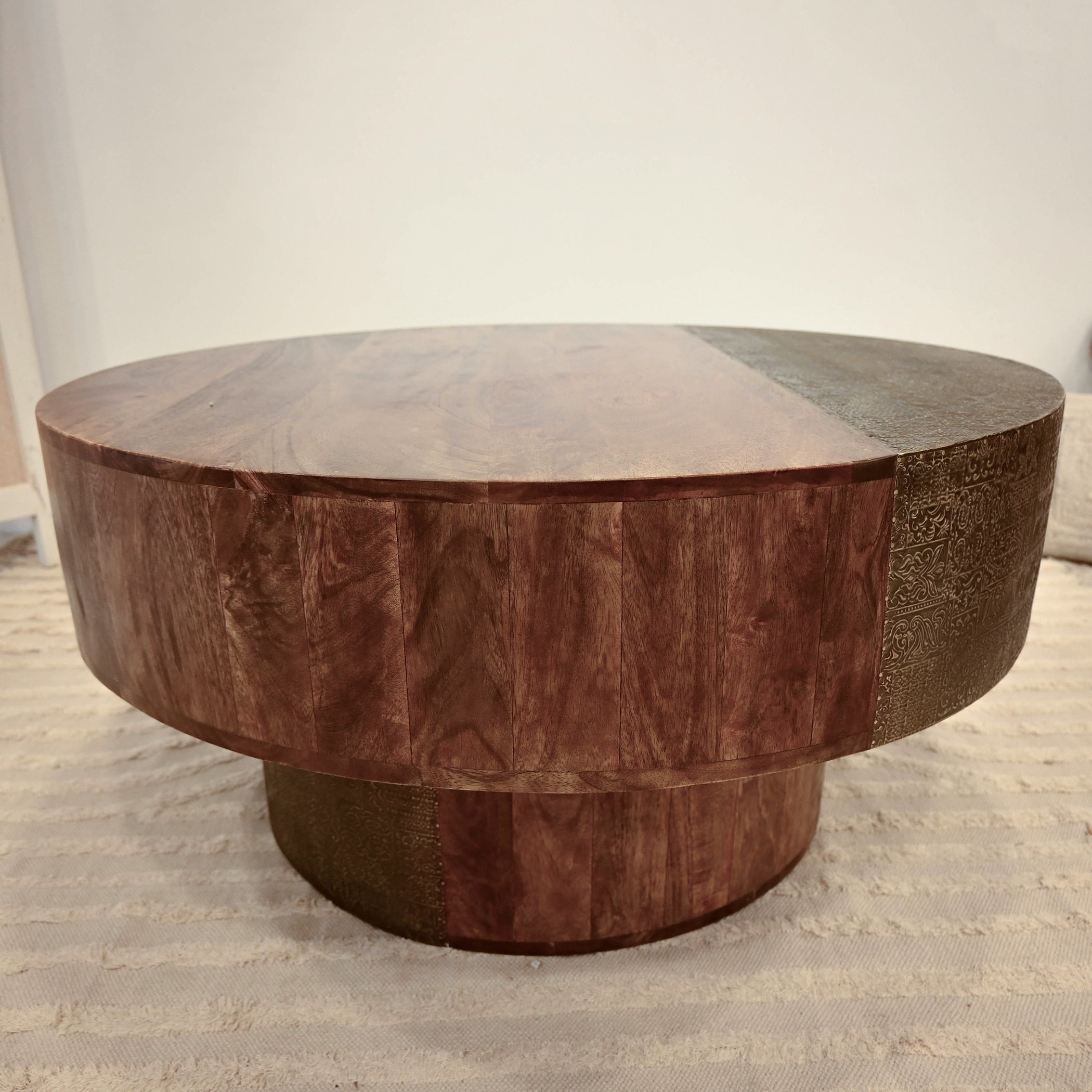 طاولة قهوة خشبية بتفاصيل معدنية من كرافتد باي لايف ستايل - 46×90×46 سم-furniture-livingroom-coffeetables-image-4
