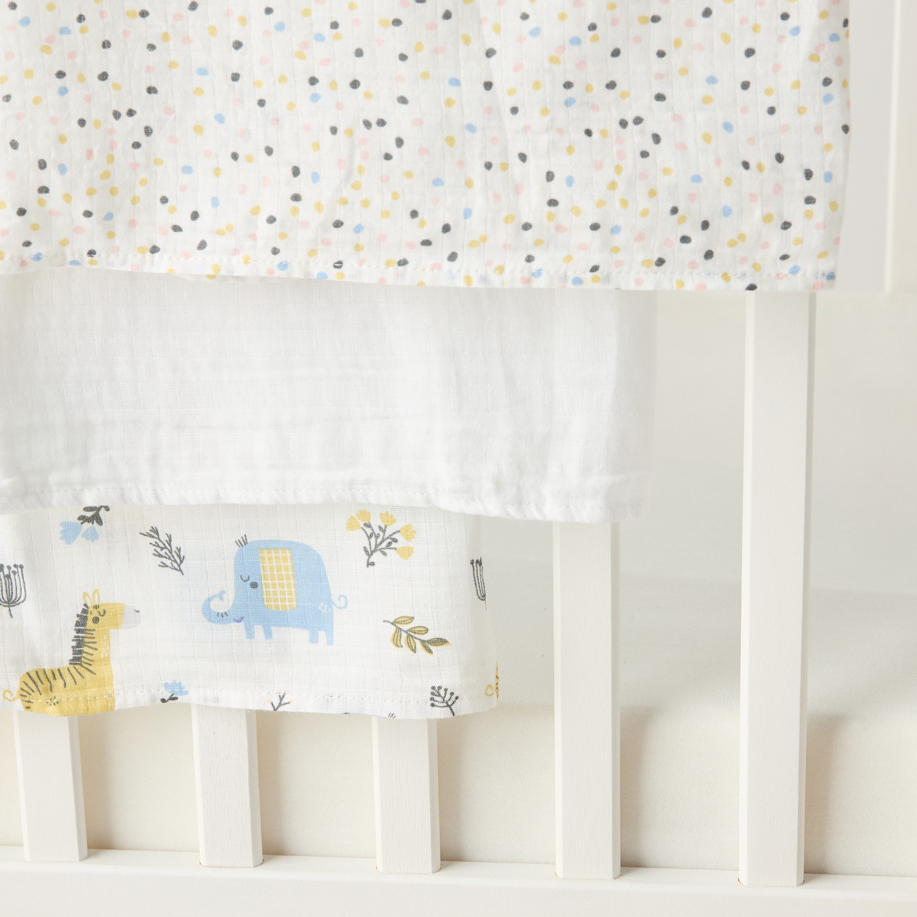 قماط موسلين خيرزان بطبعات من جيجلز - طقم من 3 قطع-baby-nursery-blanketsandswaddles-swaddlesandsleepingbags-image-3