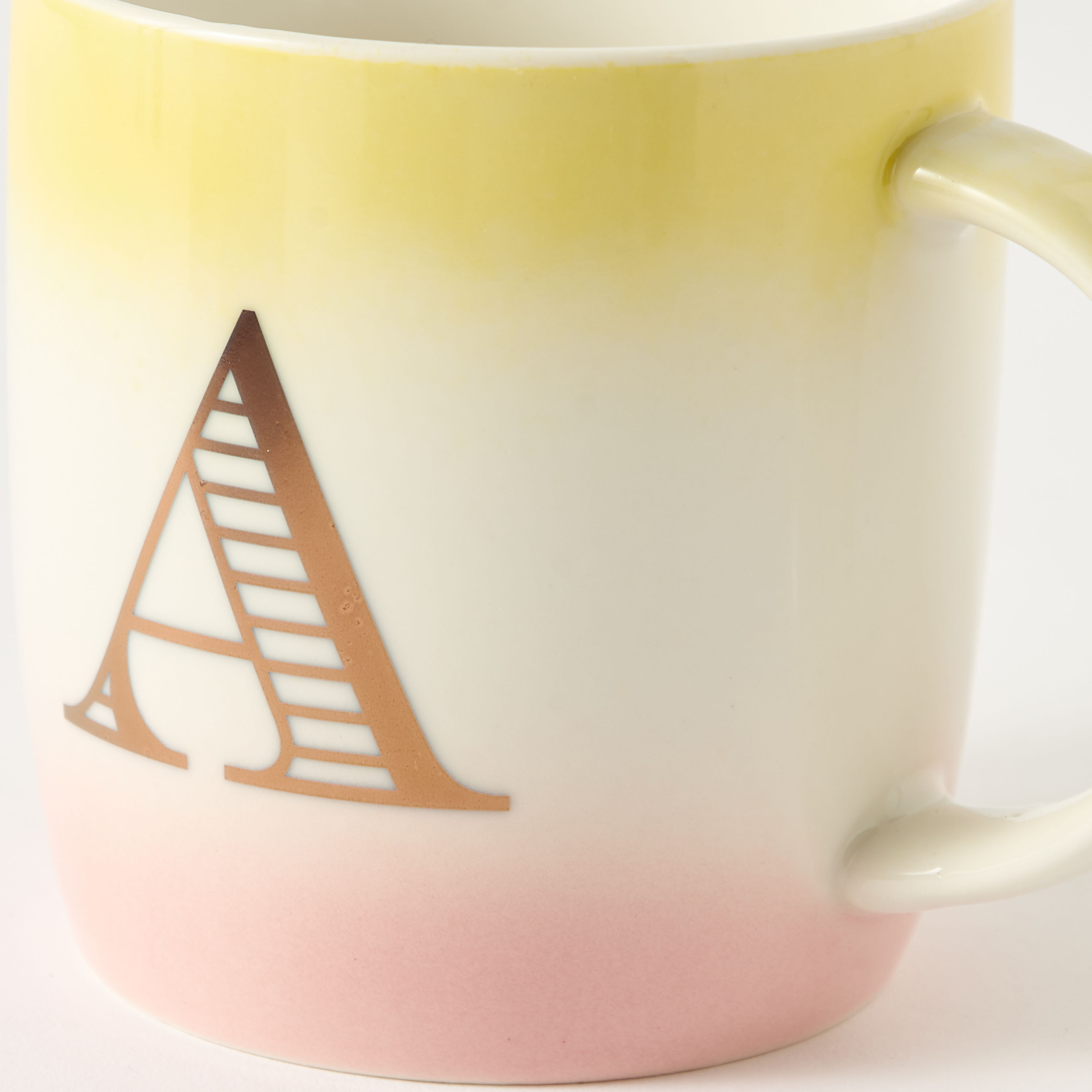 مج سيراميك بقوالب ملّونة وطبعات حرف إيه- 360 مل-household-dining-teaandcoffee-mugsandcups-image-2