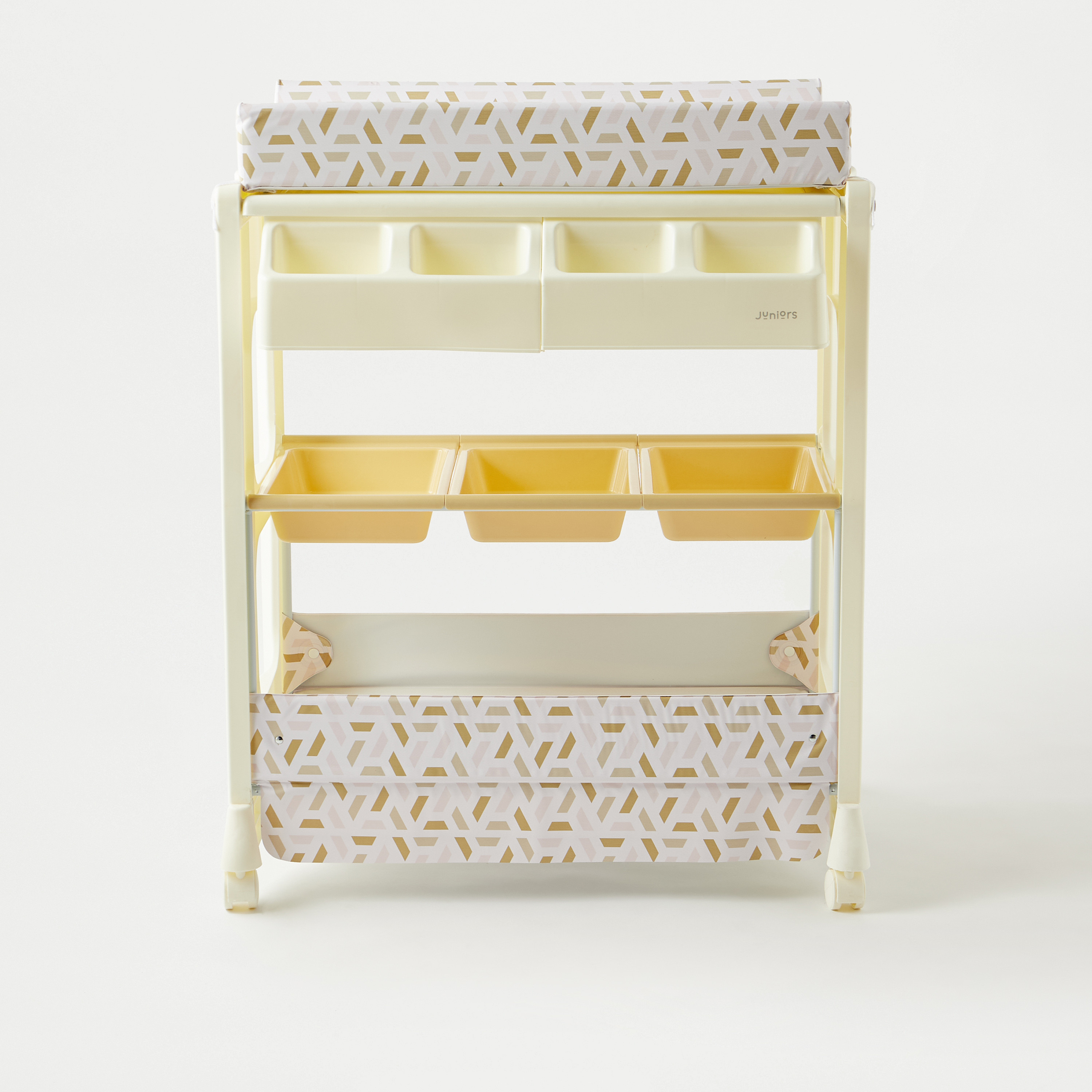 طاولة تغيير حفاضات سكاندي تراينجيل من جونيورز-baby-nursery-furniture-changingtables-image-2