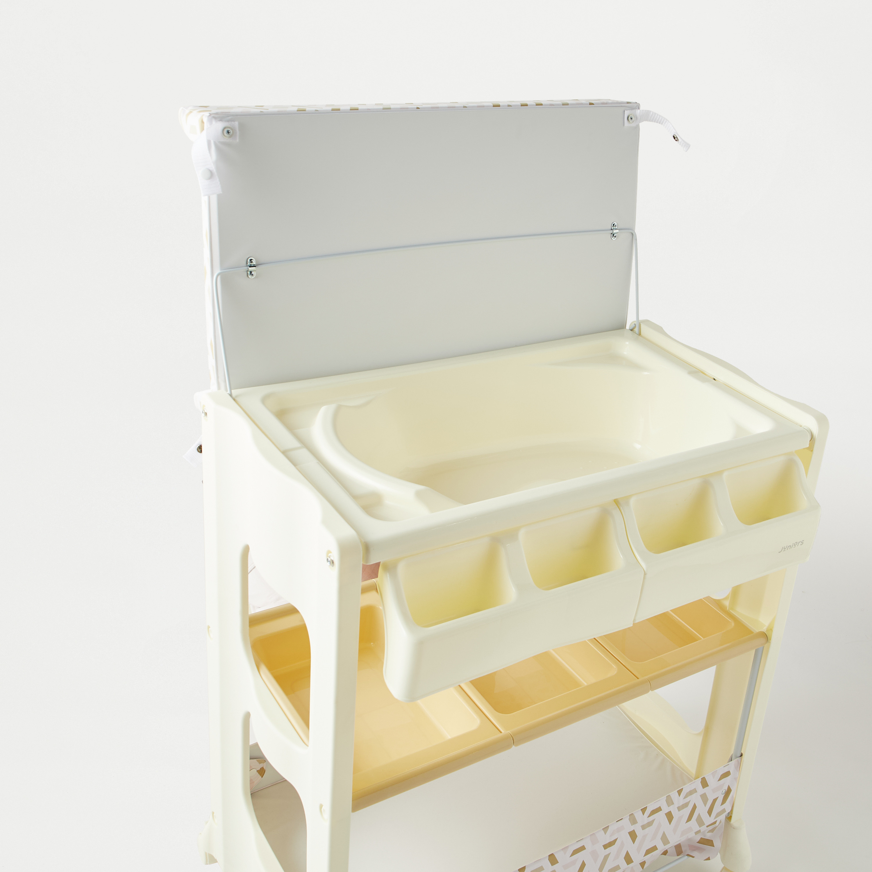 طاولة تغيير حفاضات سكاندي تراينجيل من جونيورز-baby-nursery-furniture-changingtables-image-5