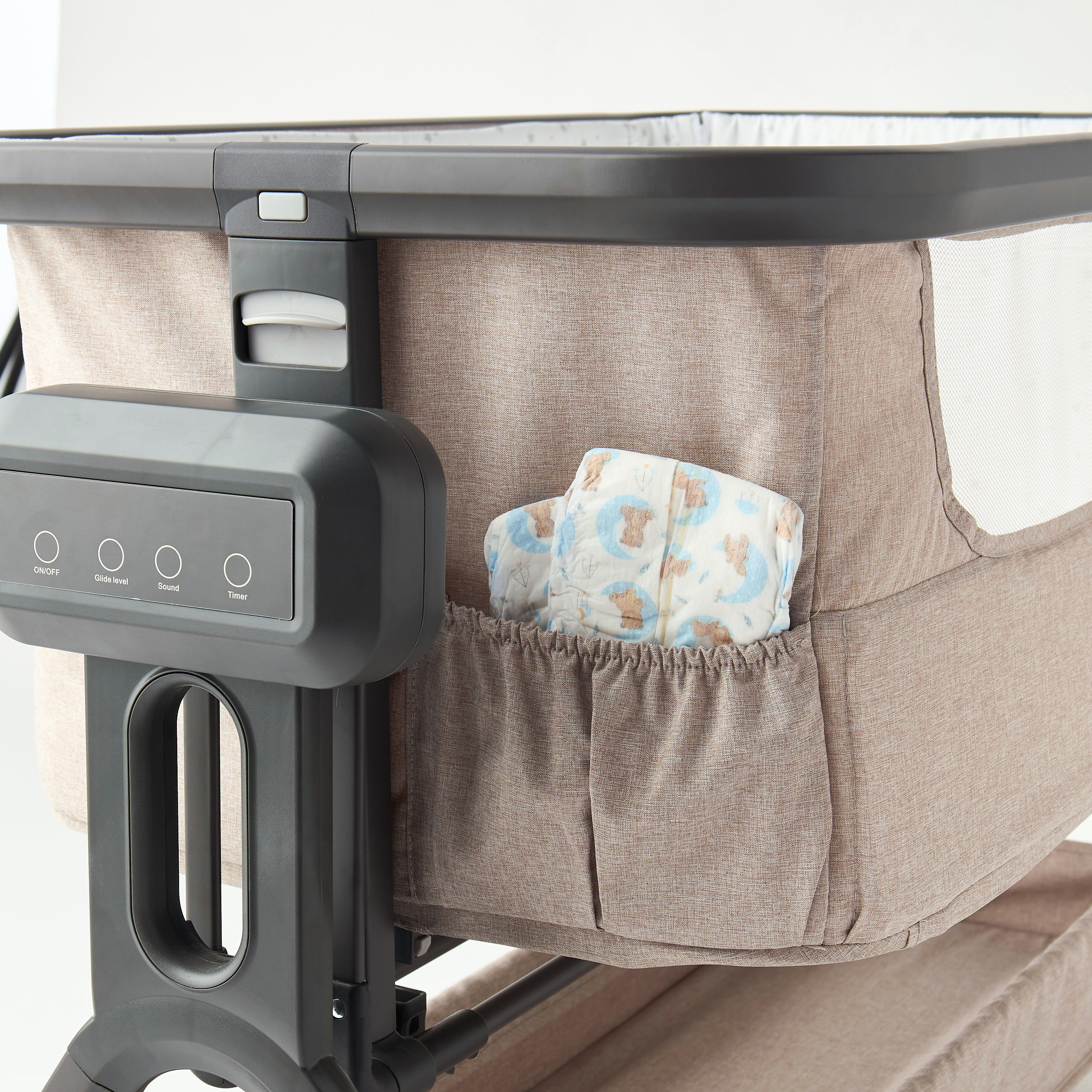 مهد قابل للطي بآلية تأرجح تلقائية مع موسيقى ومساحة تخزين زيوس من جيجلز -baby-nursery-furniture-cribsandbeds-bassinets-image-18