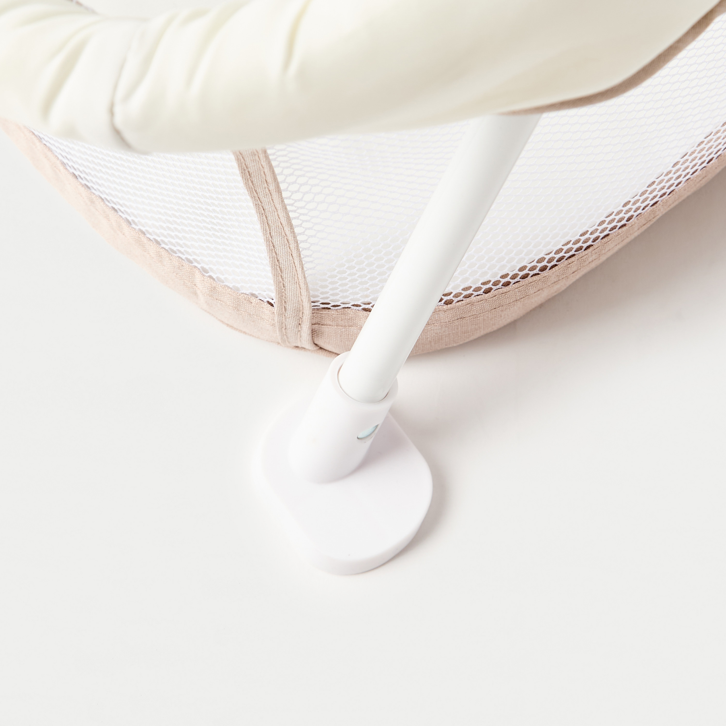 Juniors Foldable Travel Bassinet-baby-nursery-furniture-cribsandbeds-bassinets-image-7