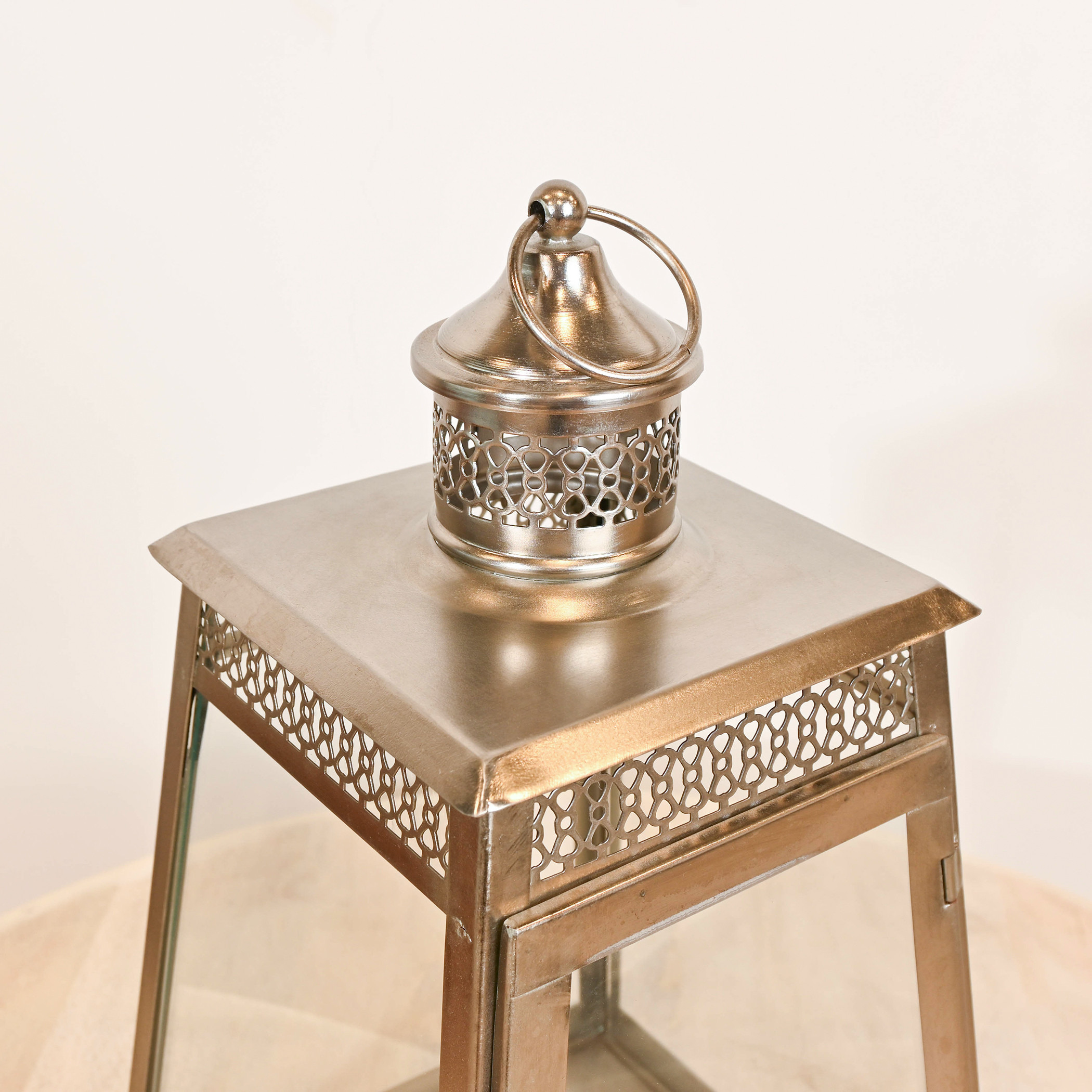فانوس ديكور زجاجي من هوم كارفينج - 25x20 سم-household-decor-candleholdersandlanterns-image-4