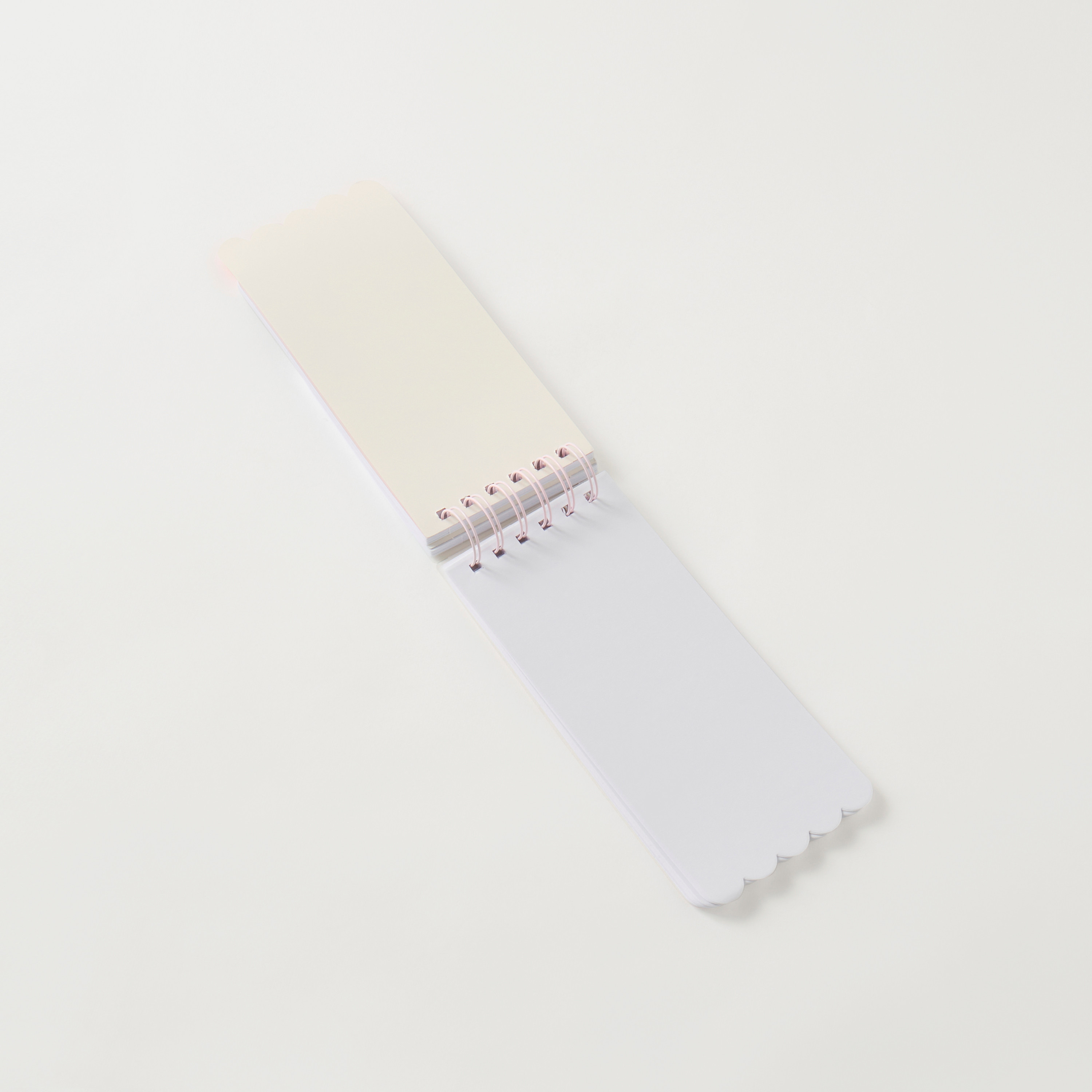 دفتر ملاحظات جيب حلزوني بطبعات لاكي كات-school-stationery-notebooks-image-4