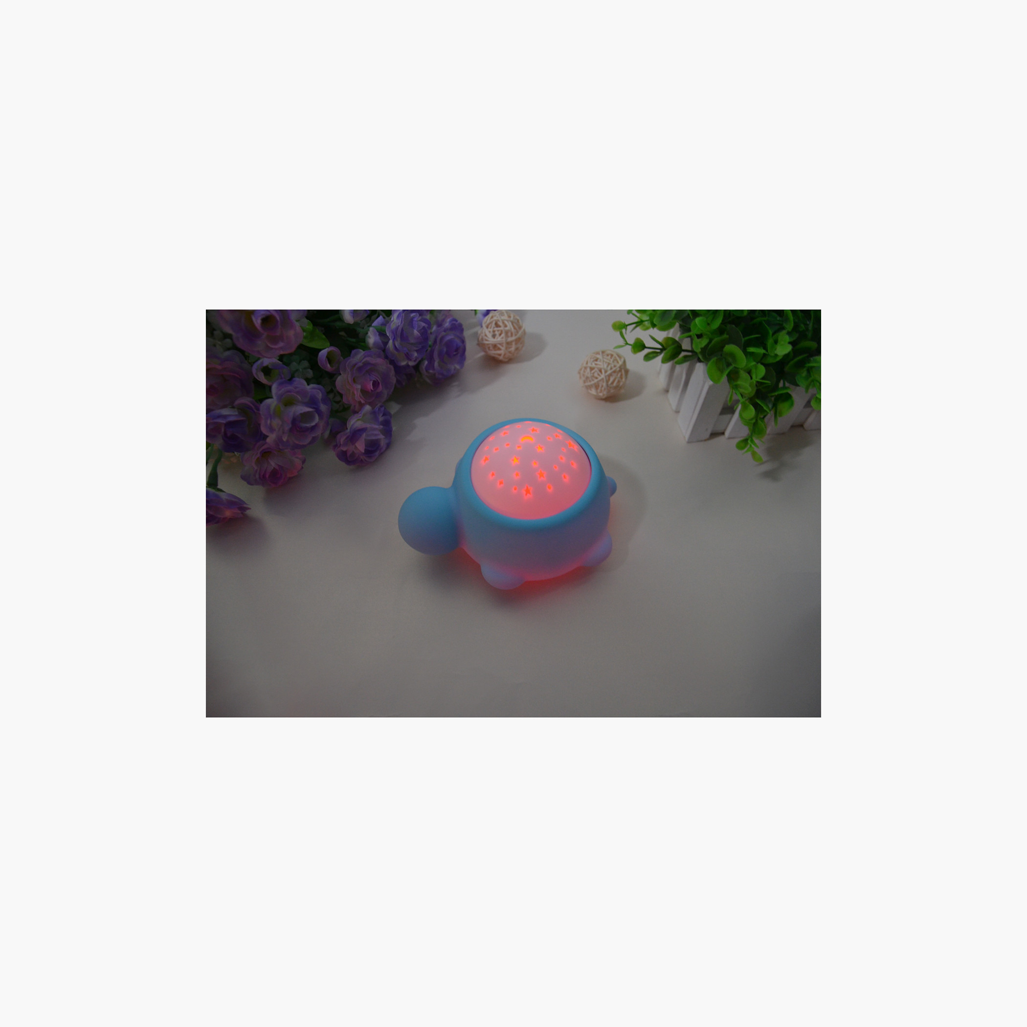 مصباح وجهاز عرض سلحفاة من جونيورز-baby-nursery-roomdecor-image-1