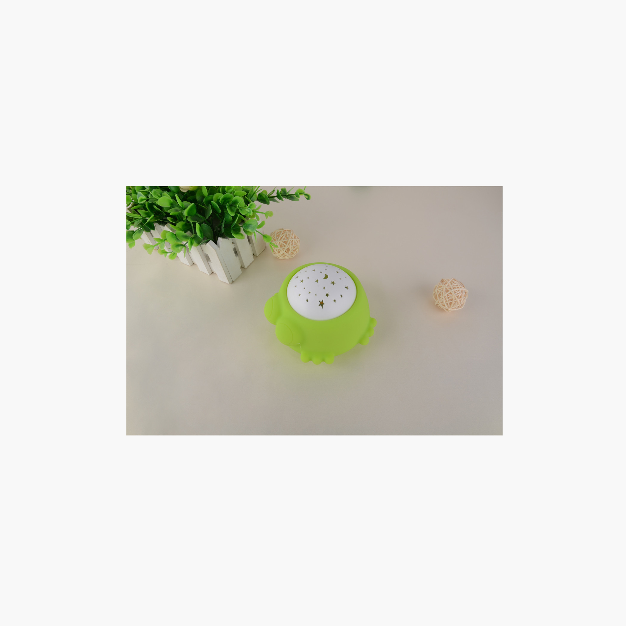 Juniors Frog Nightlight and Projector-baby-nursery-roomdecor-image-4