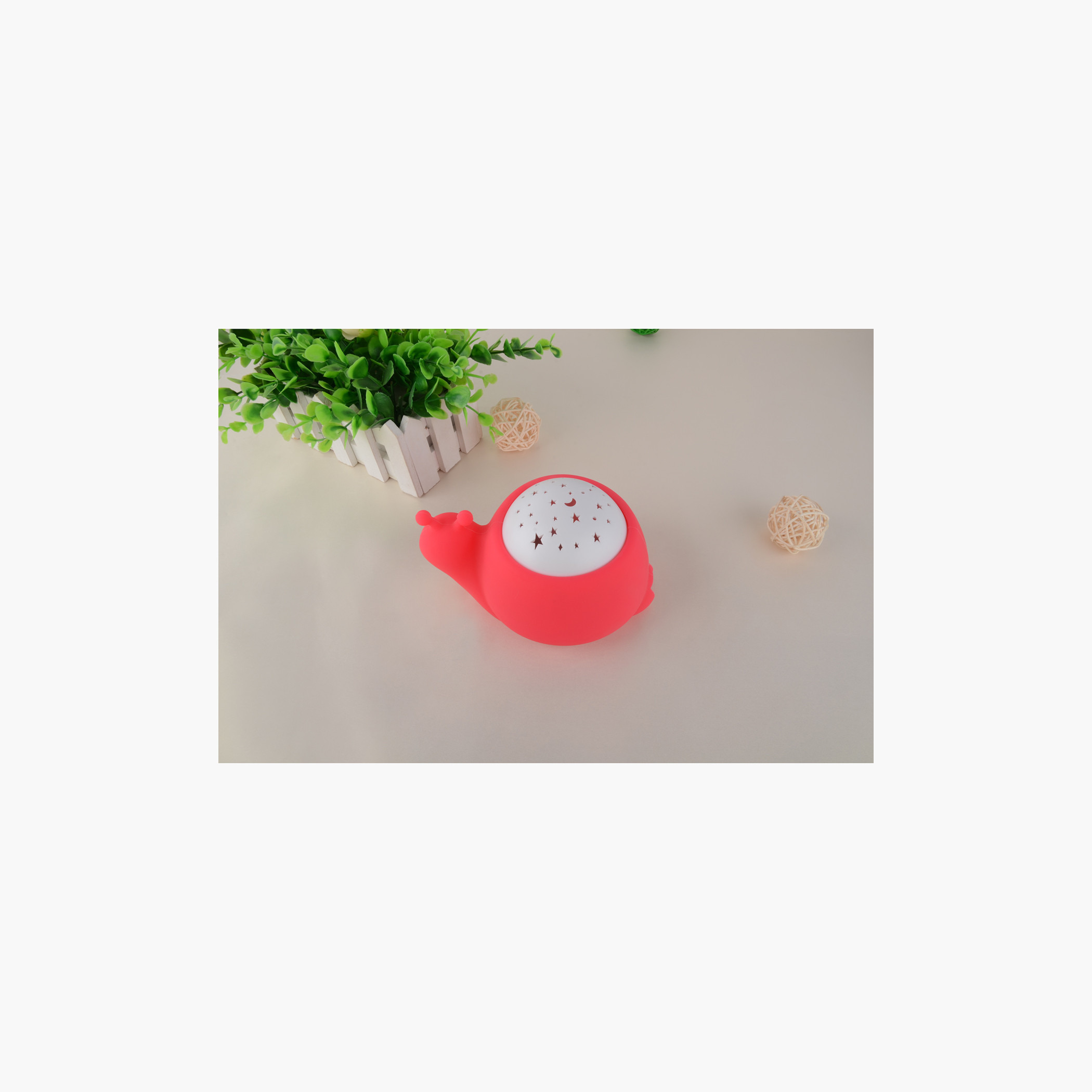 Juniors Snail Nightlight and Projector-baby-nursery-roomdecor-image-1