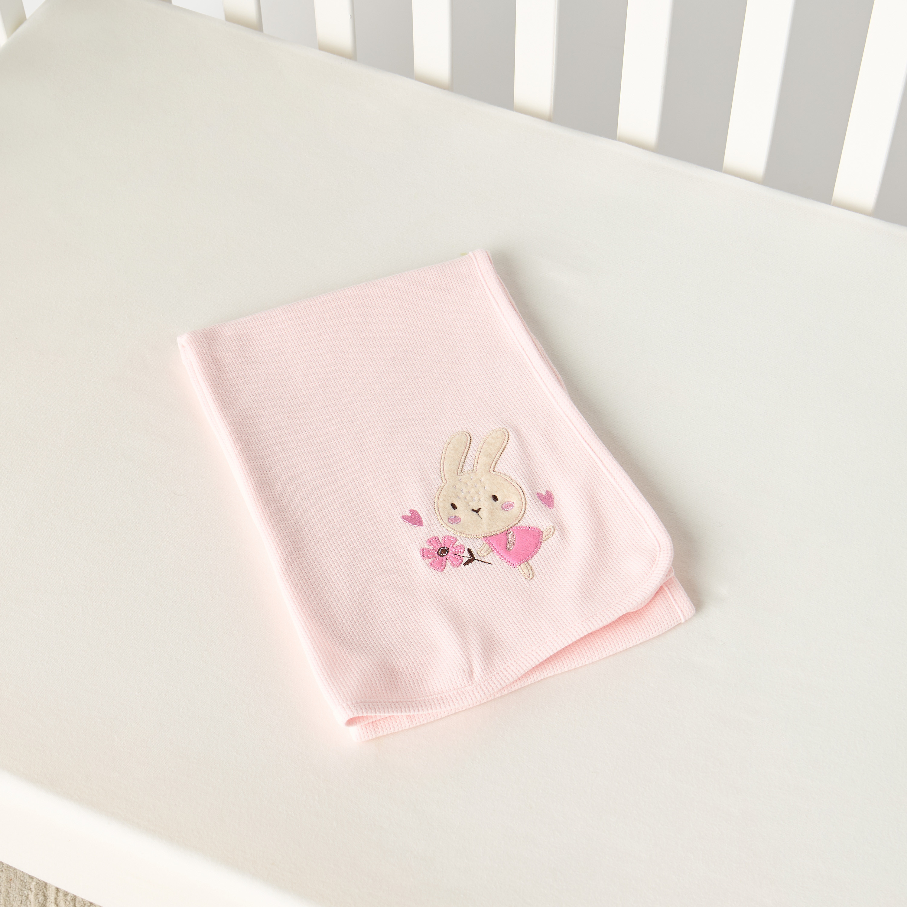 بطانية لحديثي الولادة بنمط وافل بارز الملمس وزخارف أرنب من جونيورز- 76x102 سم-baby-nursery-blanketsandswaddles-receivingblankets-image-4