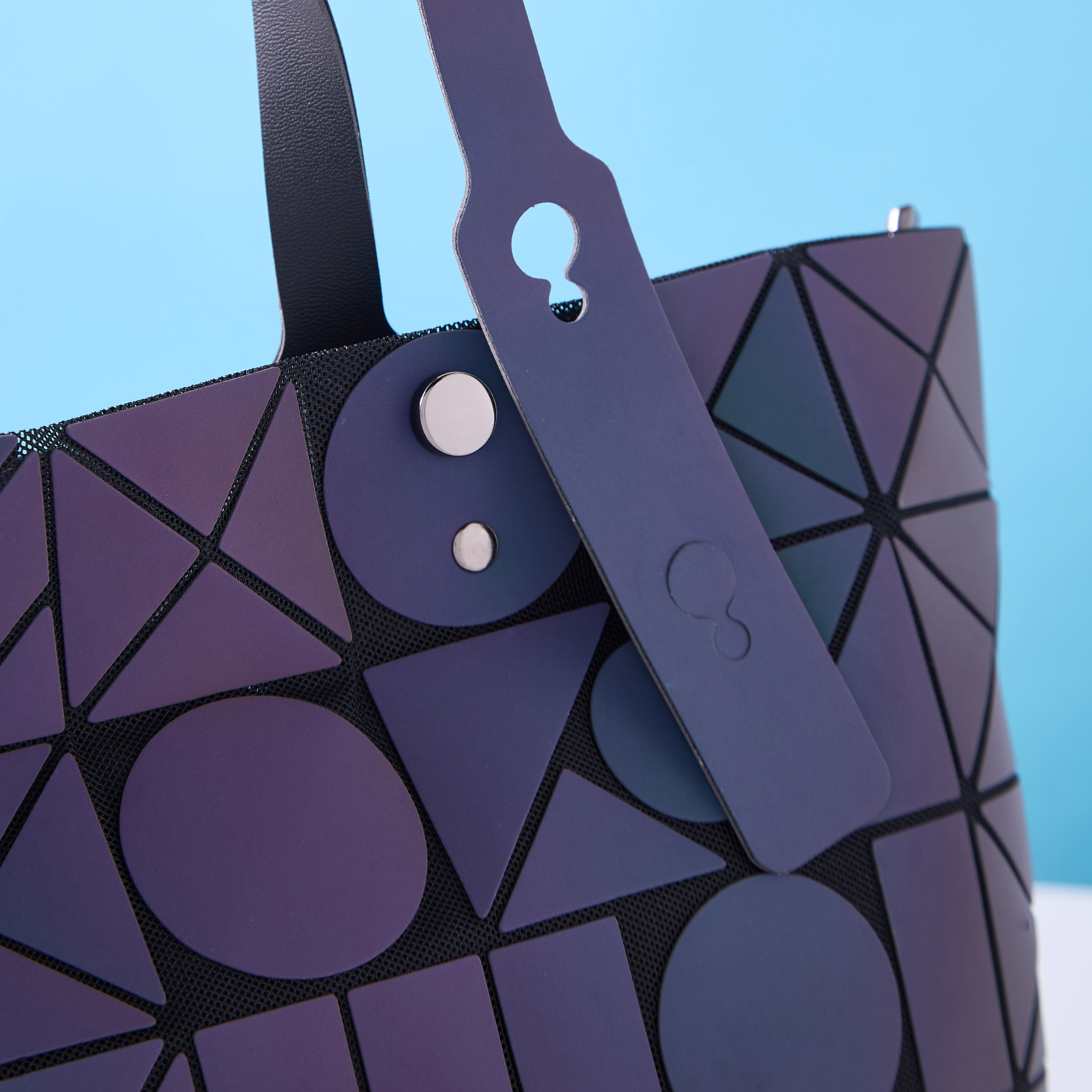 Mistotes Geometric Embossed Tote Bag with Handles and Zip Closure-women-bagsandwallets-handbags-image-6