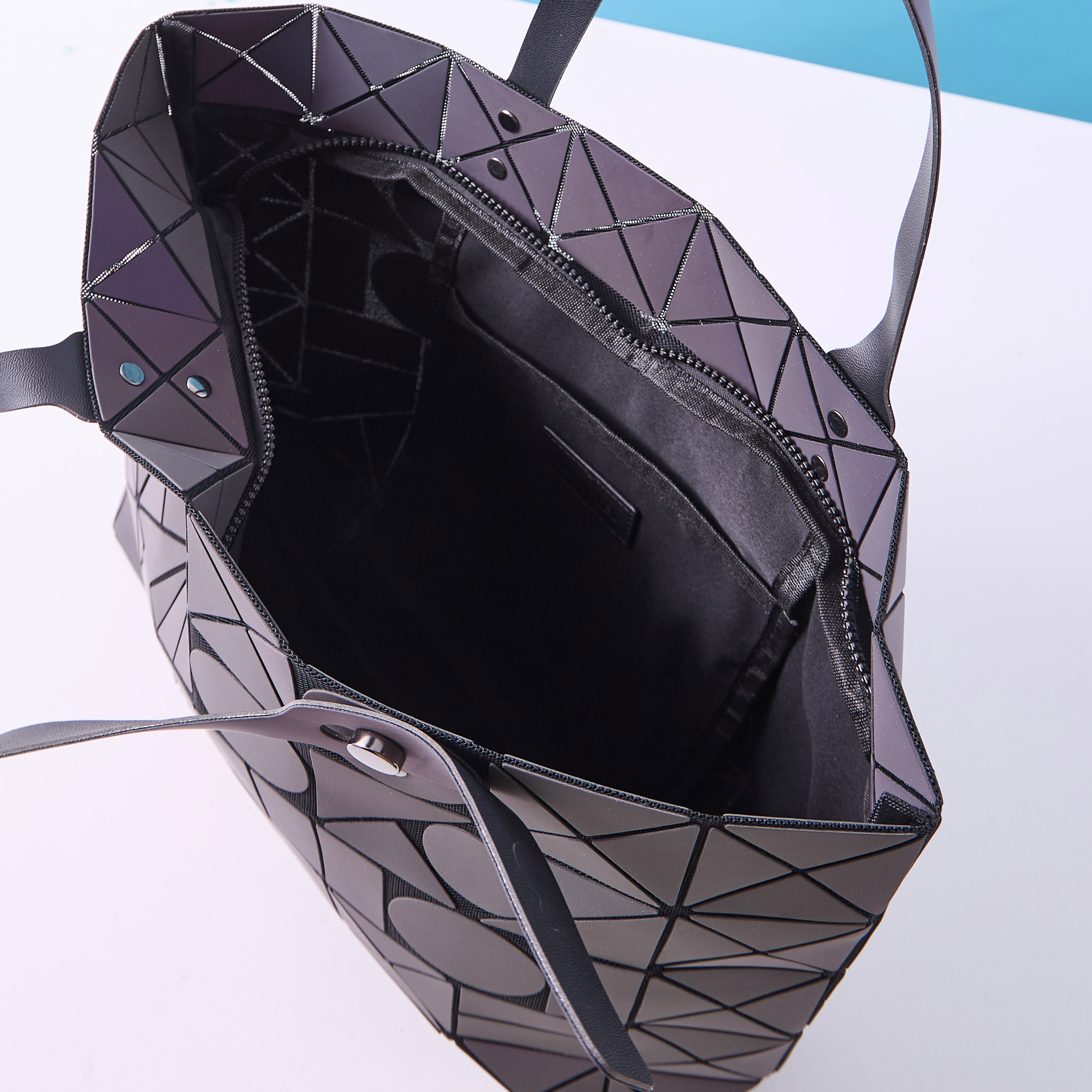 Mistotes Geometric Embossed Tote Bag with Handles and Zip Closure-women-bagsandwallets-handbags-image-7