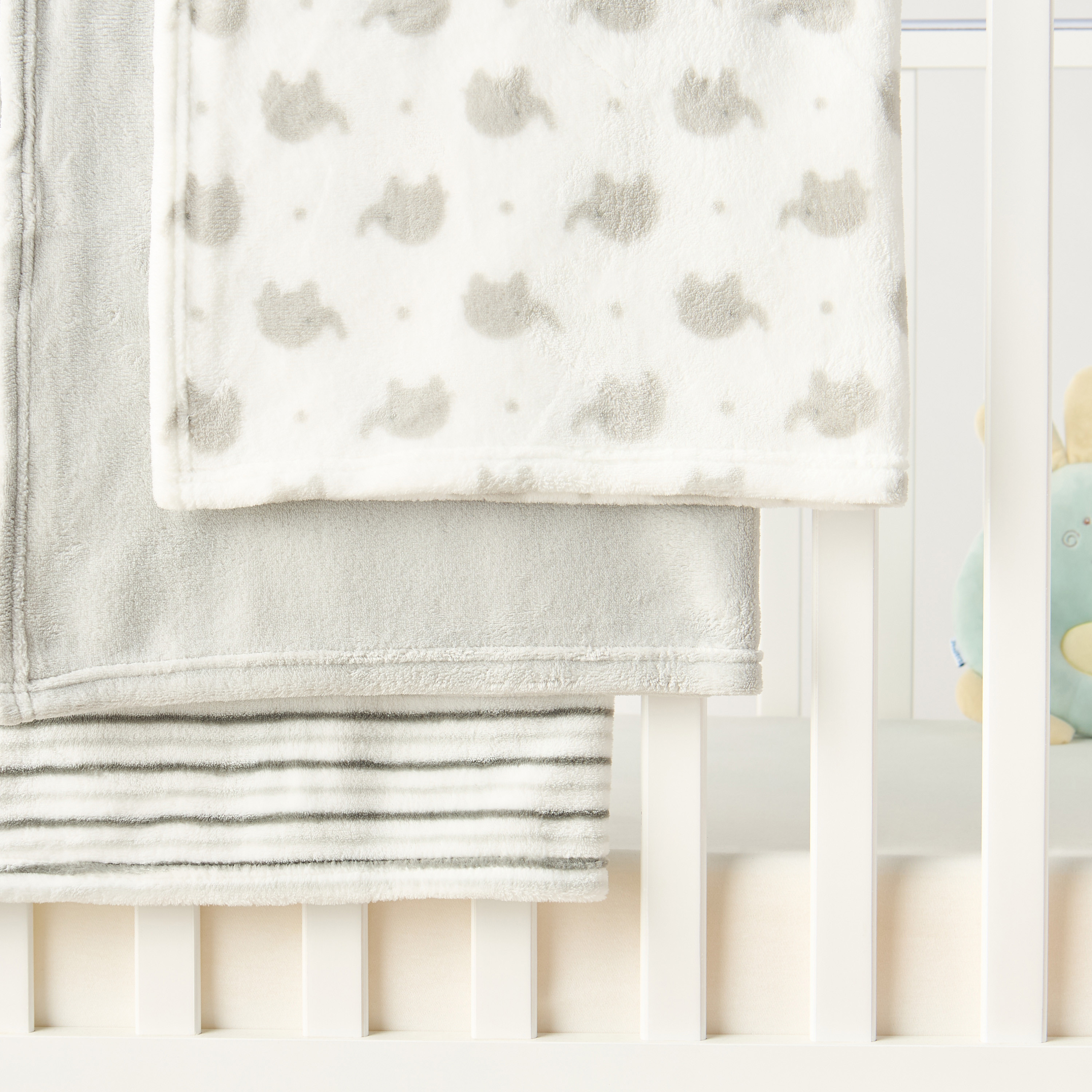 Juniors 3-Piece Assorted Fleece Raschel Blanket Set - 76x102 cm-baby-nursery-blanketsandswaddles-blanketsandquilts-image-2