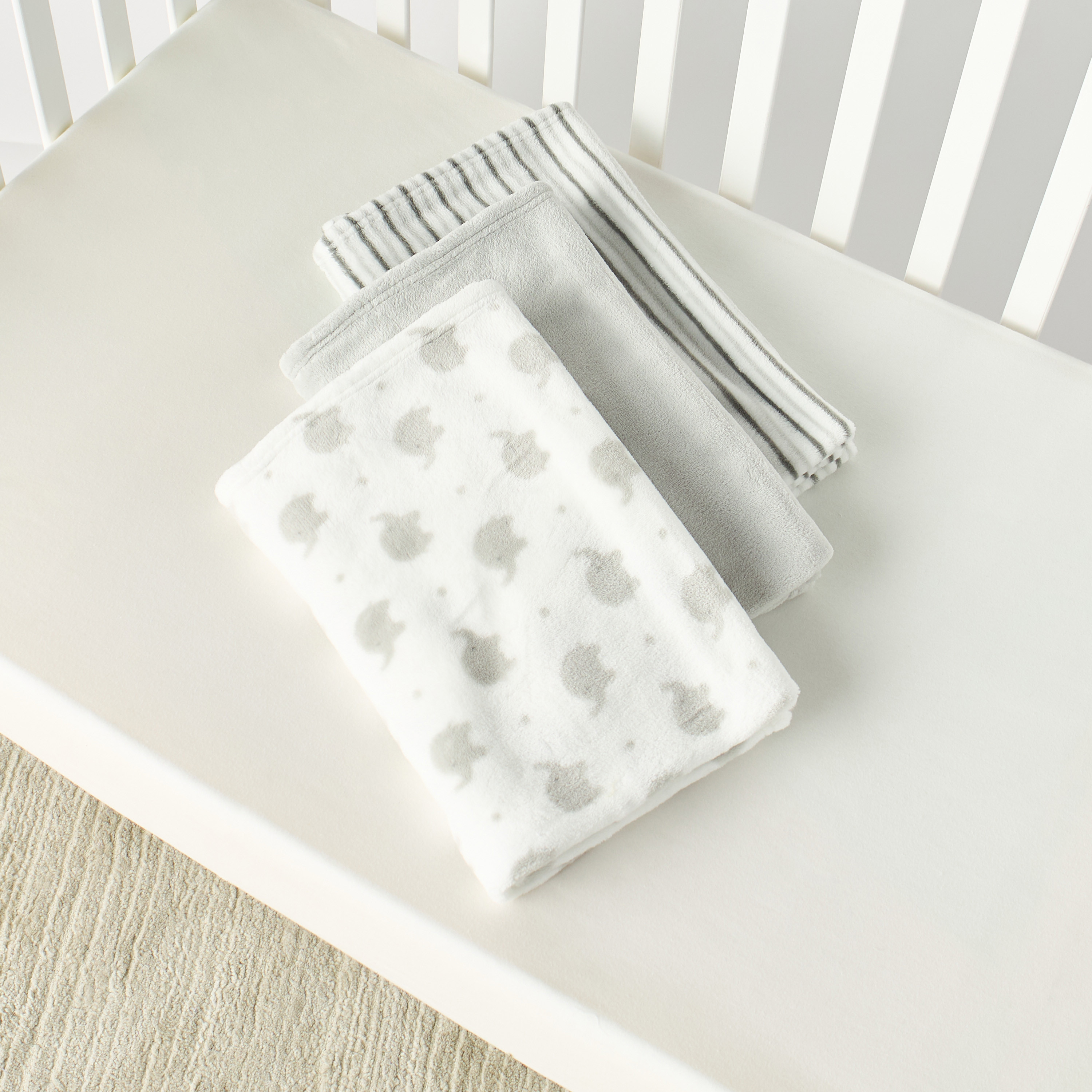 Juniors 3-Piece Assorted Fleece Raschel Blanket Set - 76x102 cm-baby-nursery-blanketsandswaddles-blanketsandquilts-image-4