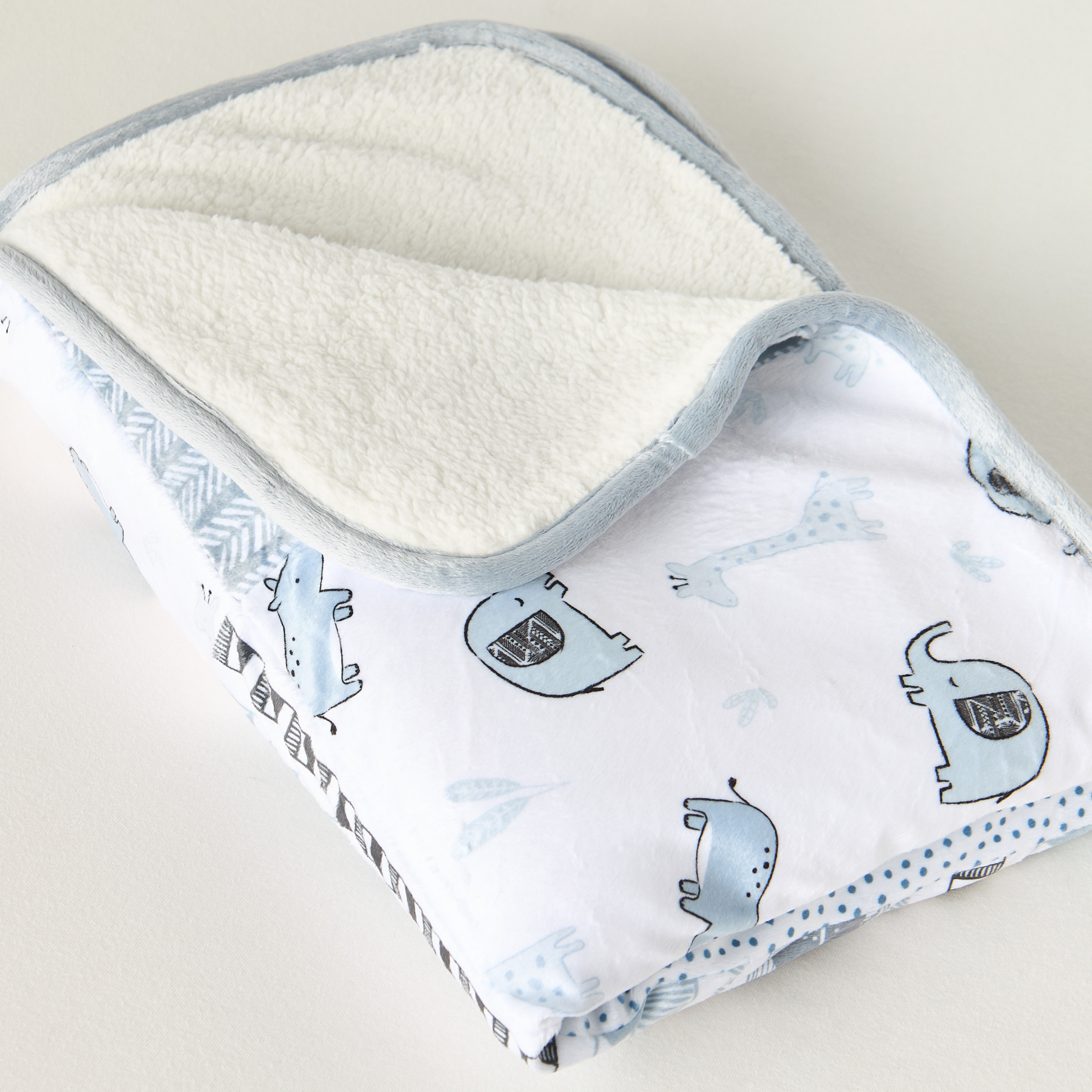 Juniors Patchwork Print Sherpa Raschel Blanket - 76x102 cm-baby-nursery-blanketsandswaddles-blanketsandquilts-image-4