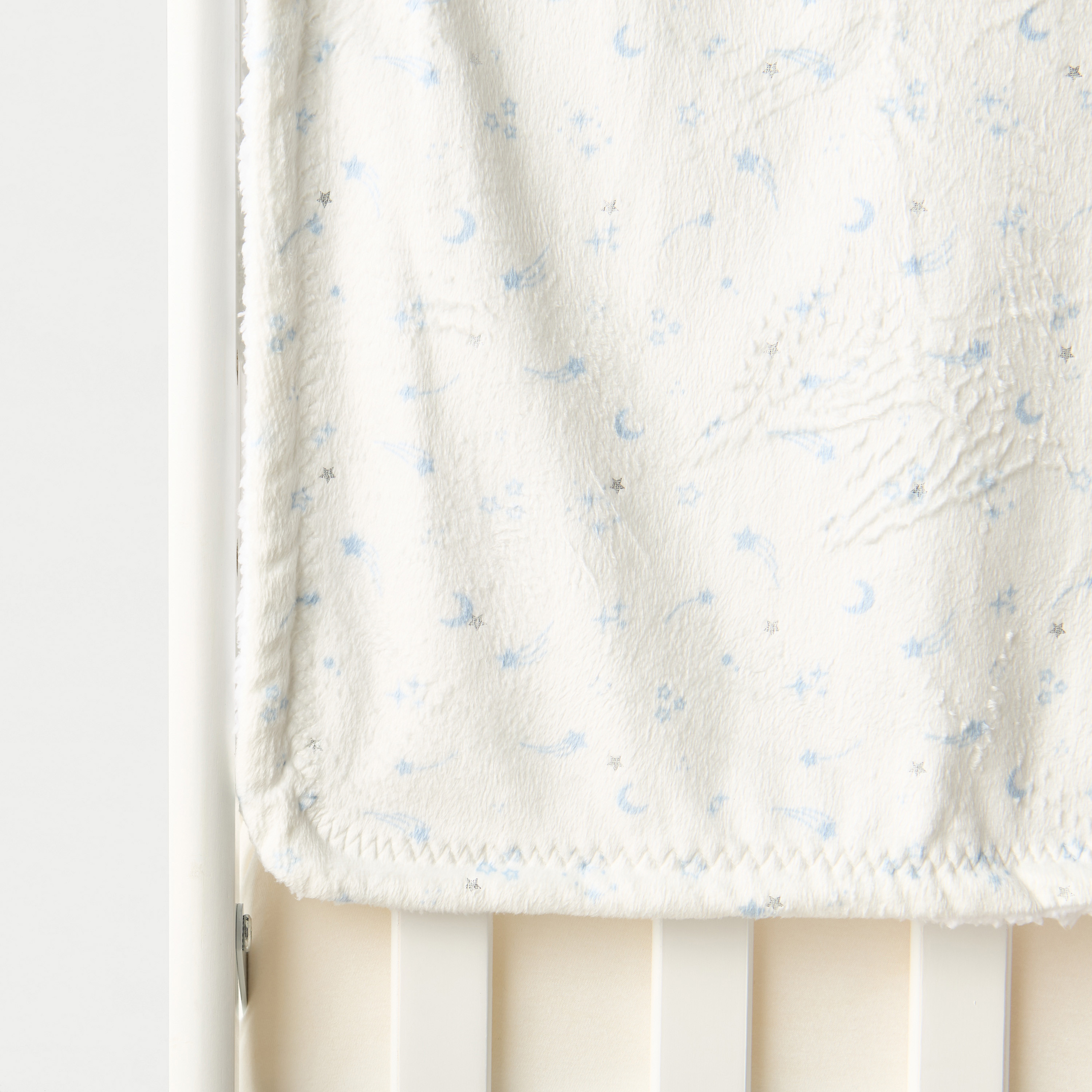 Juniors All-Over Print Velboa Raschel Blanket - 76x102 cm-baby-nursery-blanketsandswaddles-blanketsandquilts-image-3