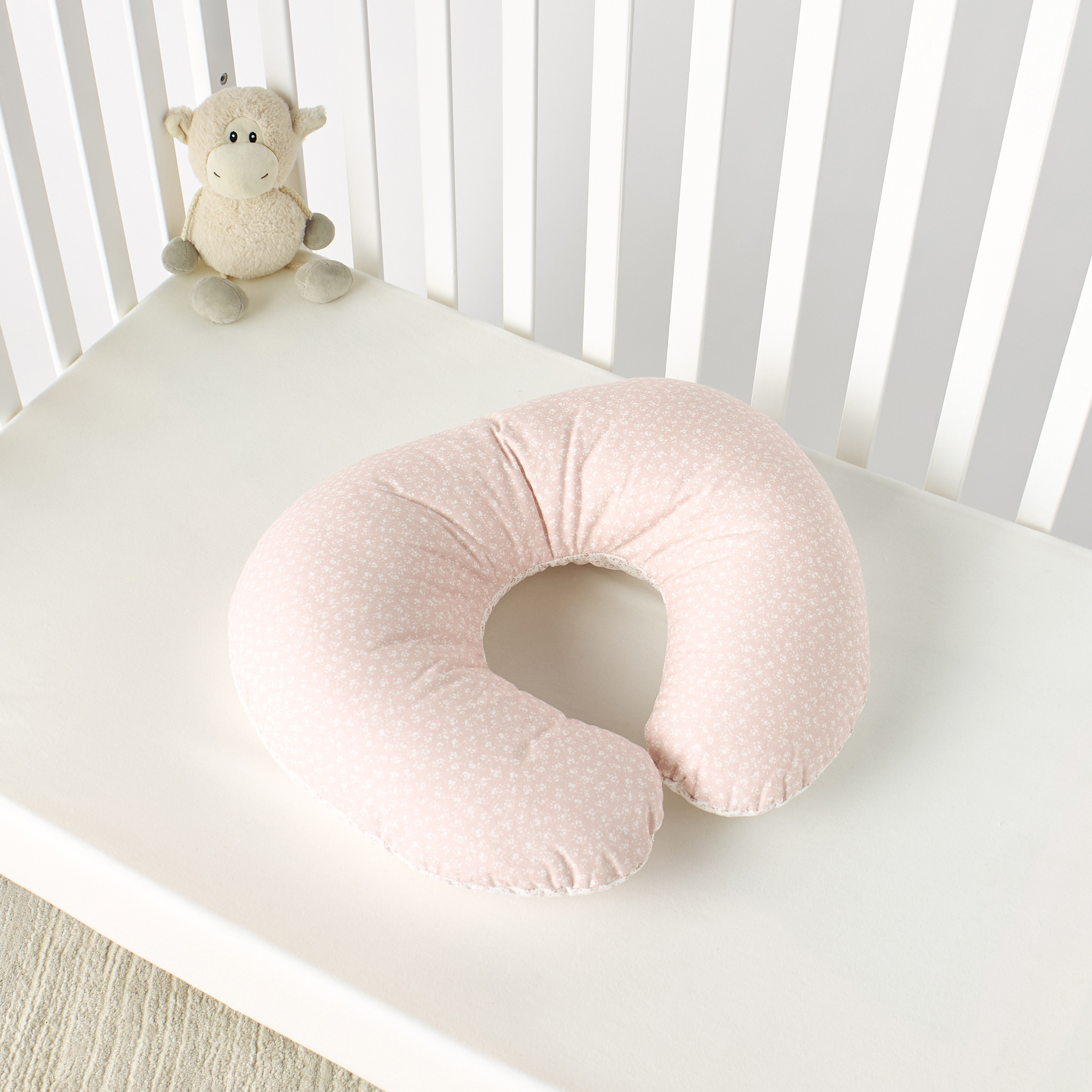وسادة رضاعة بطبعات من كامبراس - 53×45 سم-baby-feeding-breastfeedingandcare-image-2