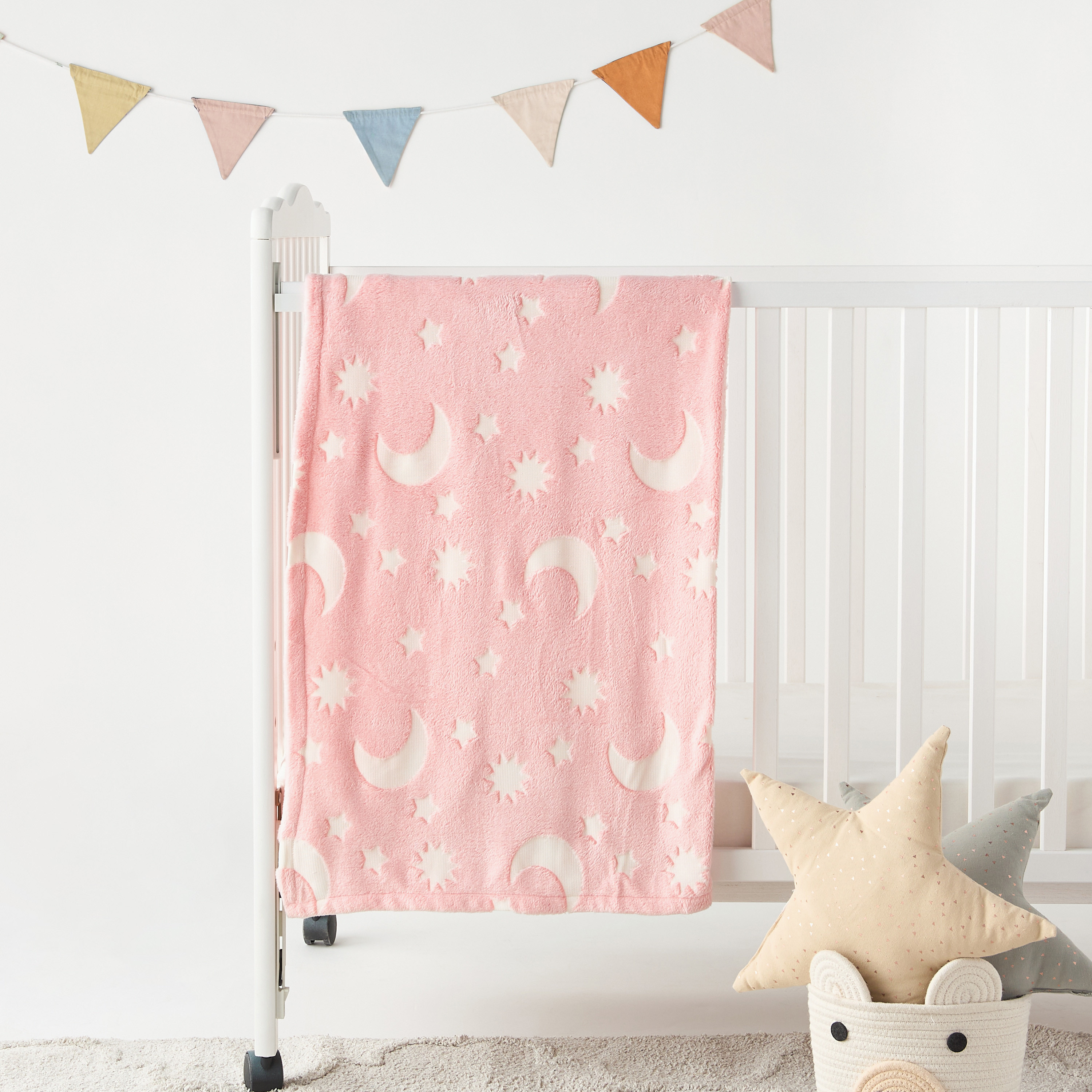 بطانية راشيل بارزة الملمس  تتوهج في الظلام بتصميم قمر ونجمة من جونيورز- 100x150 سم-baby-nursery-blanketsandswaddles-blanketsandquilts-image-5