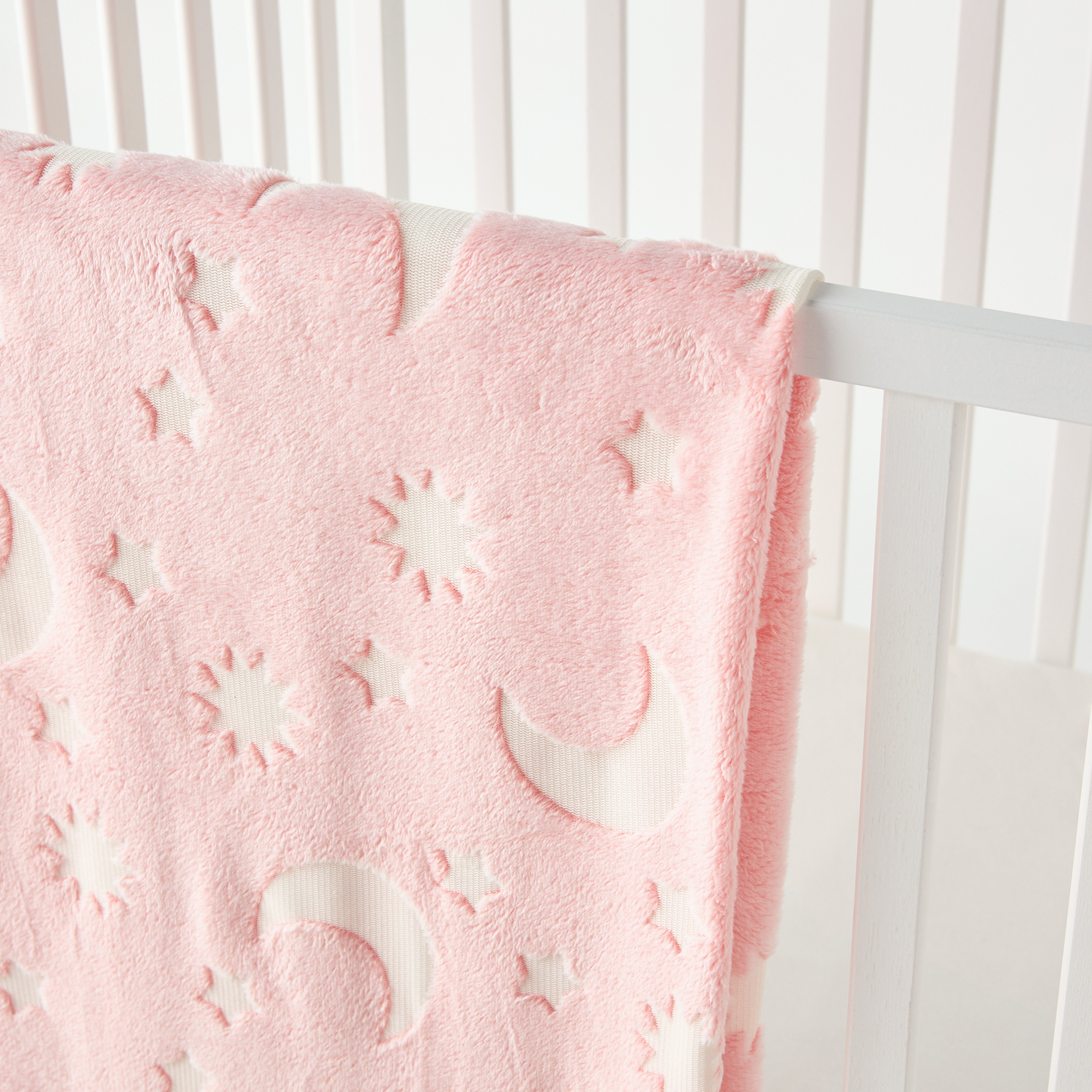 بطانية راشيل بارزة الملمس  تتوهج في الظلام بتصميم قمر ونجمة من جونيورز- 100x150 سم-baby-nursery-blanketsandswaddles-blanketsandquilts-image-4