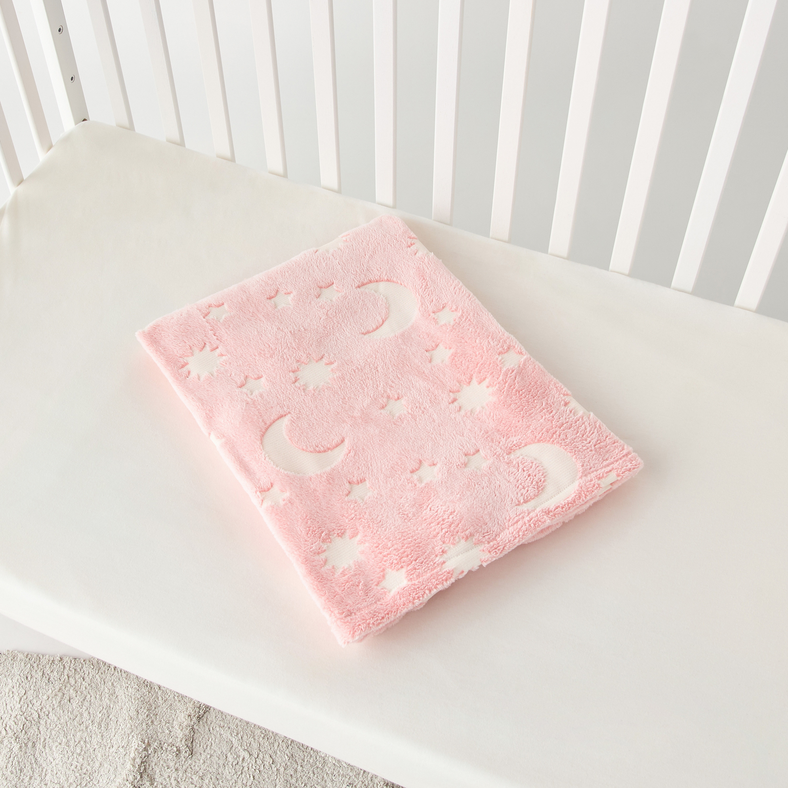 بطانية راشيل بارزة الملمس  تتوهج في الظلام بتصميم قمر ونجمة من جونيورز- 100x150 سم-baby-nursery-blanketsandswaddles-blanketsandquilts-image-2
