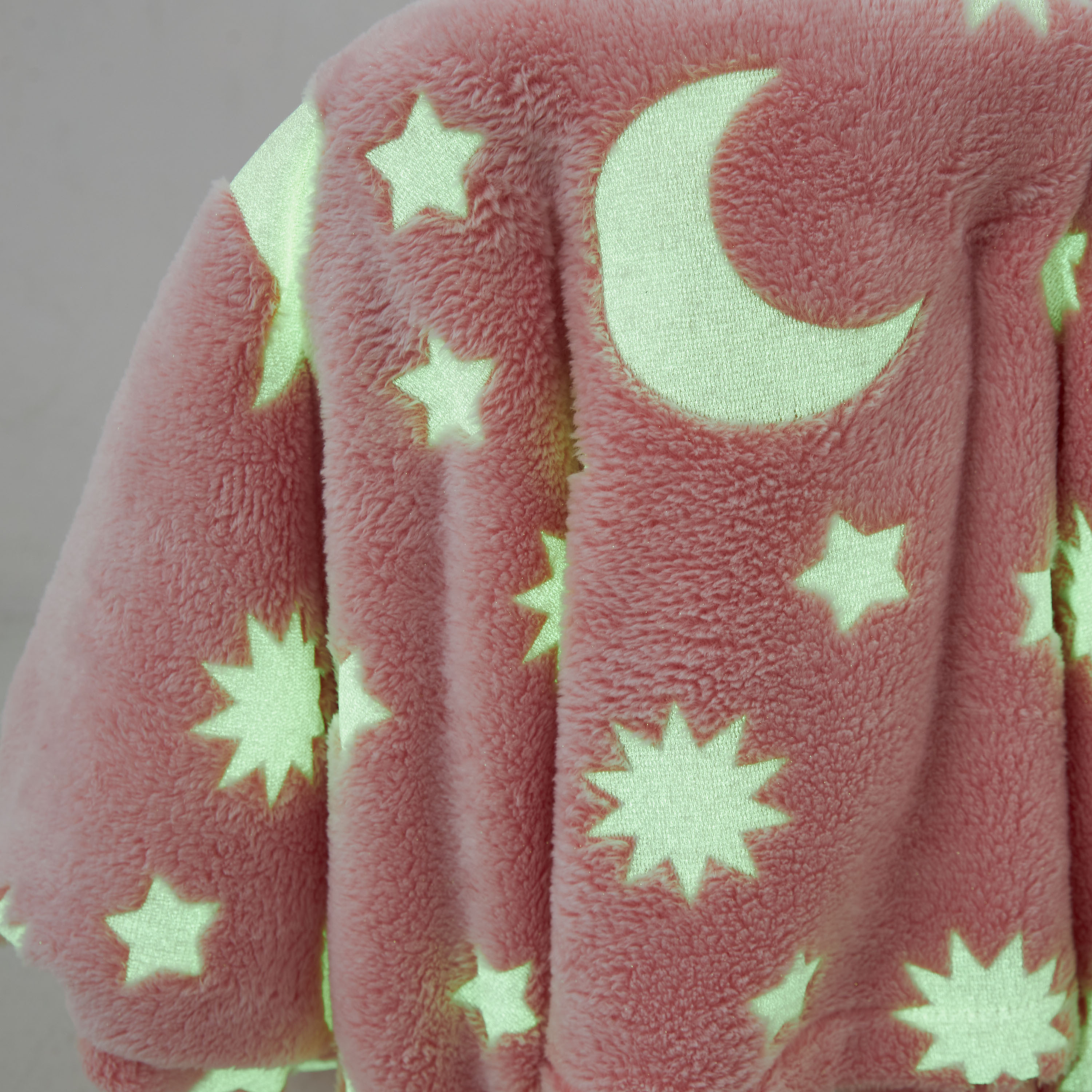 بطانية راشيل بارزة الملمس  تتوهج في الظلام بتصميم قمر ونجمة من جونيورز- 100x150 سم-baby-nursery-blanketsandswaddles-blanketsandquilts-image-1