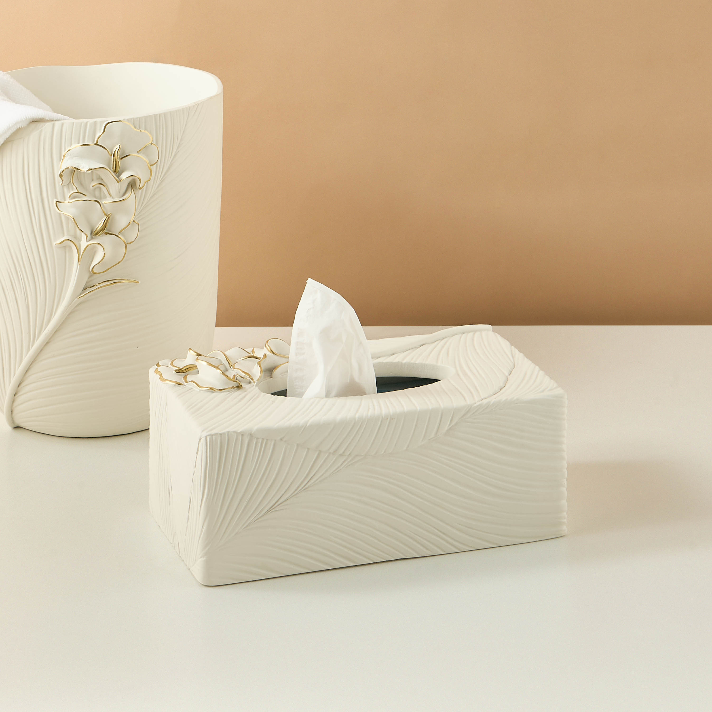 صندوق مناديل بتفاصيل زهرية-household-bathandlaundry-bathaccessories-bathaccessorysets-image-1