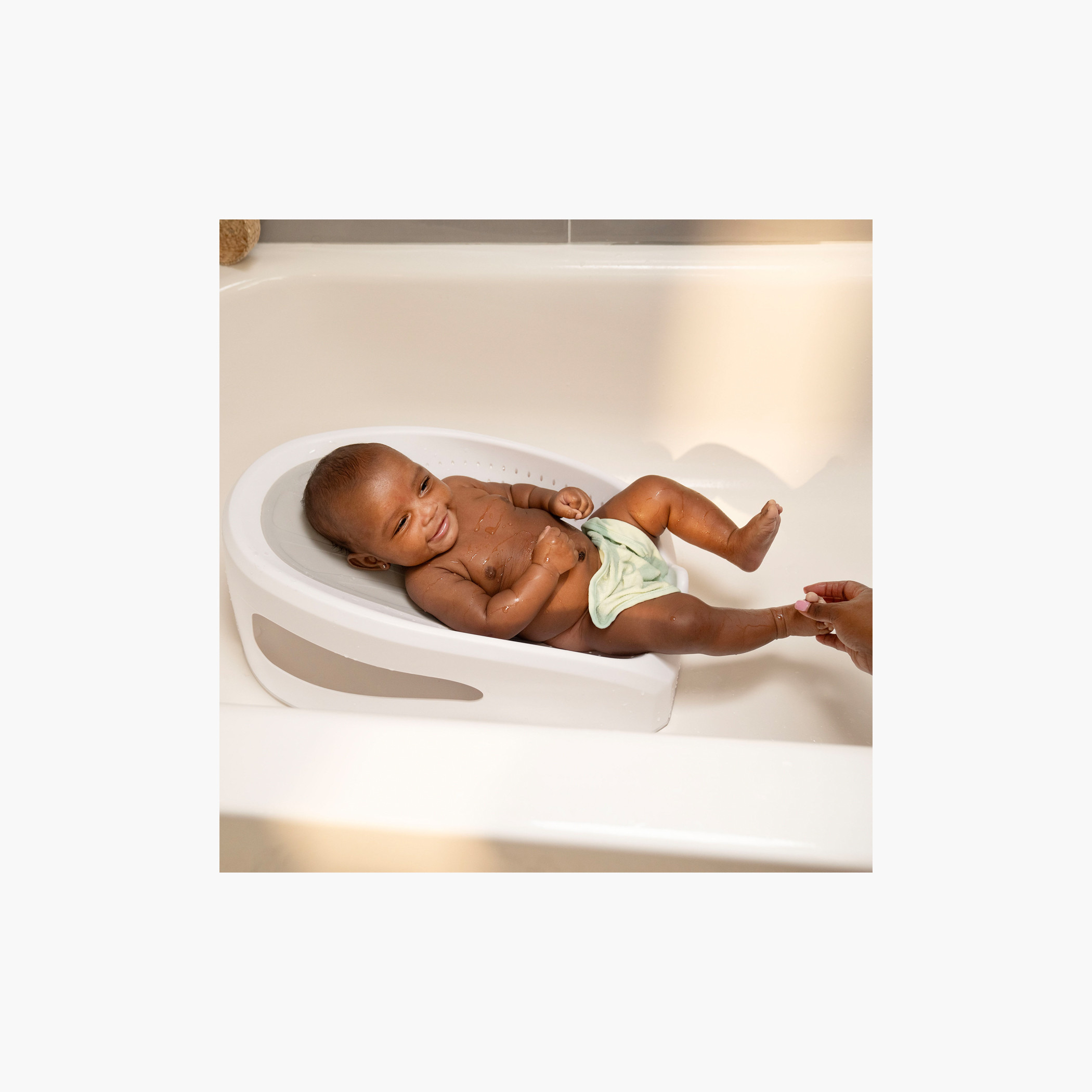 حوض استحمام سهل الشطف من إنجينيويتي-beautyandpersonalcare-babycare-bathaccessories-image-1