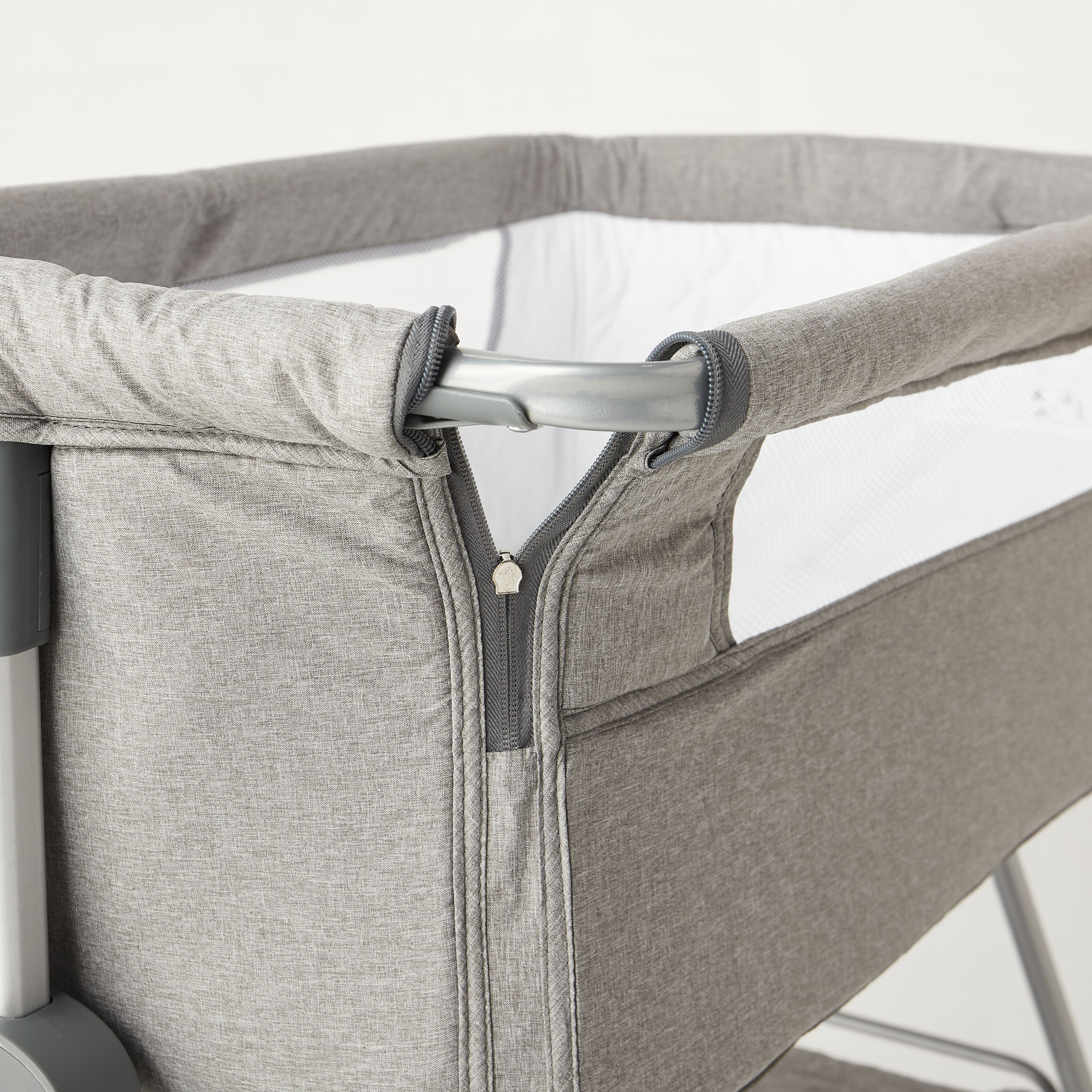 مهد رضّع بـ7 مستويات ارتفاع قابلة للتعديل بيرسي من جونيورز -baby-nursery-furniture-cribsandbeds-bassinets-image-16