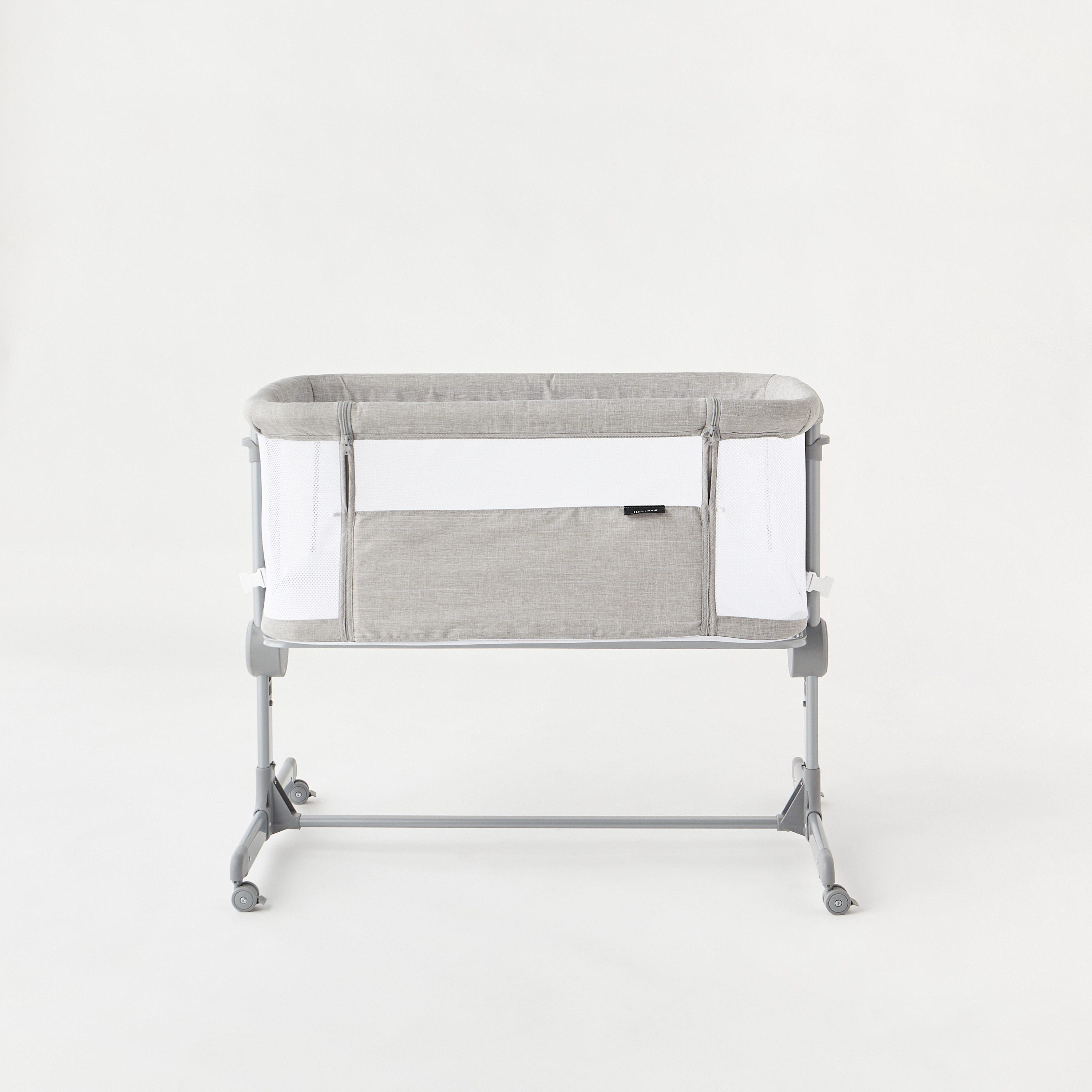 سرير جانبي قابل لتعديل الارتفاع باركر من جونيورز-baby-nursery-furniture-cribsandbeds-bassinets-image-2