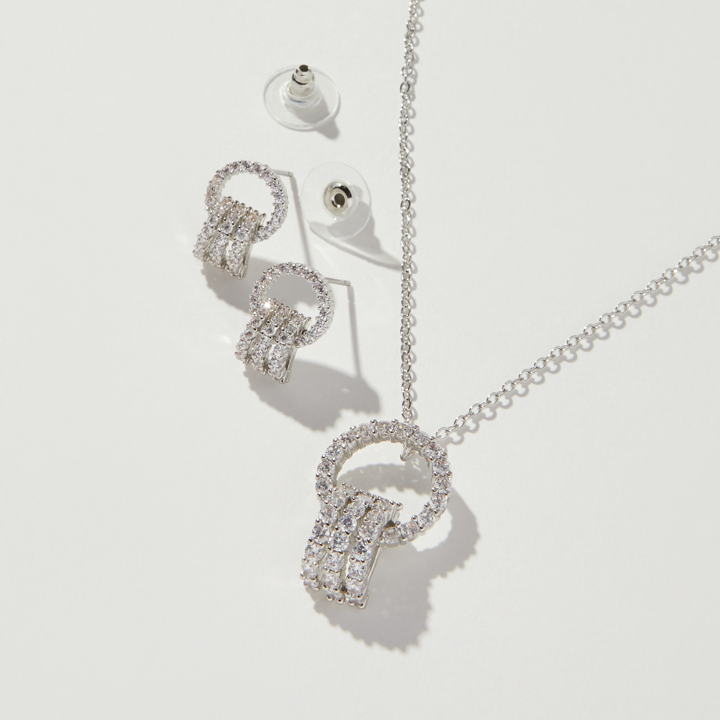 طقم عقد وأقراط مزيّن بالأحجار-women-watchesandjewellery-jewellery-jewellerysets-image-2