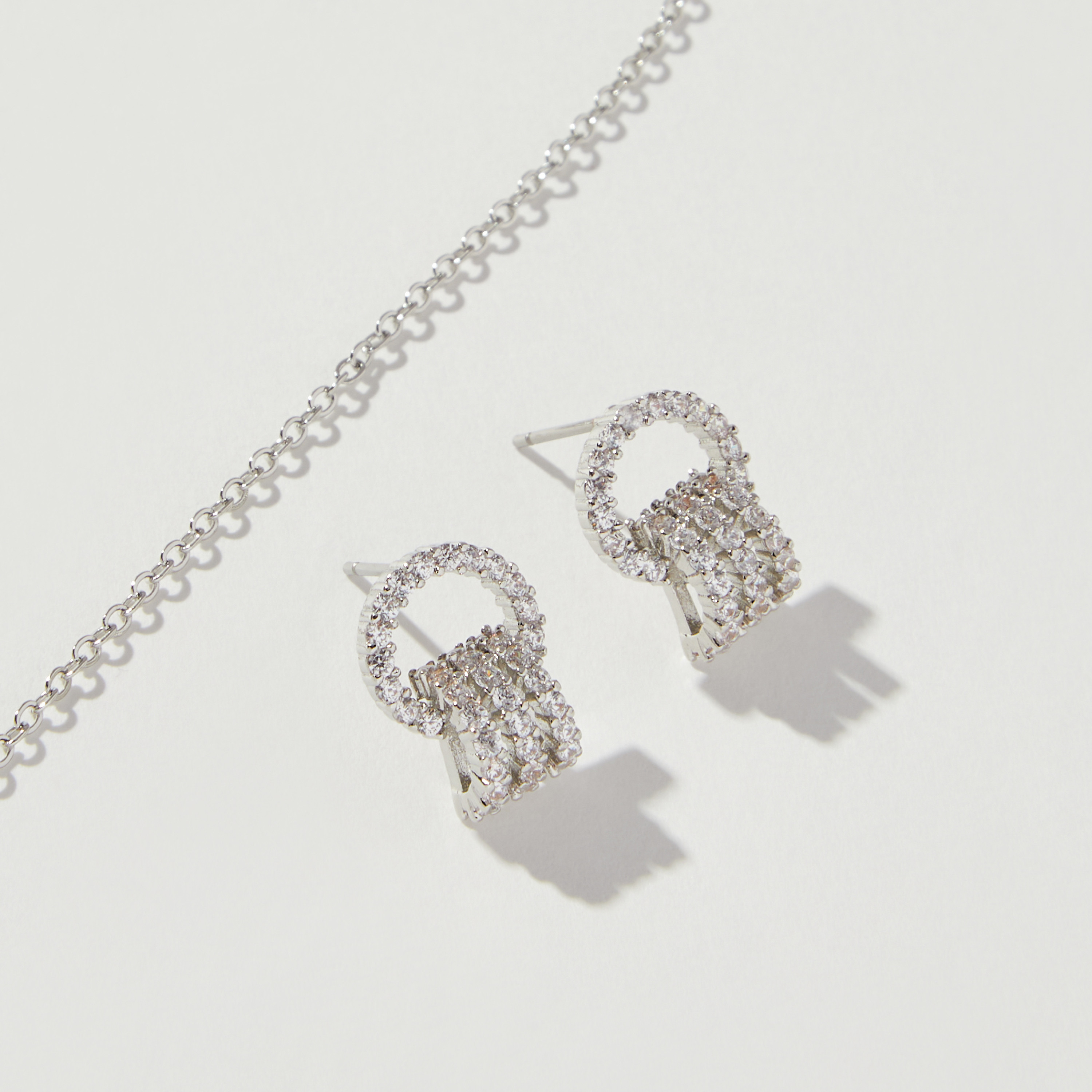 طقم عقد وأقراط مزيّن بالأحجار-women-watchesandjewellery-jewellery-jewellerysets-image-4