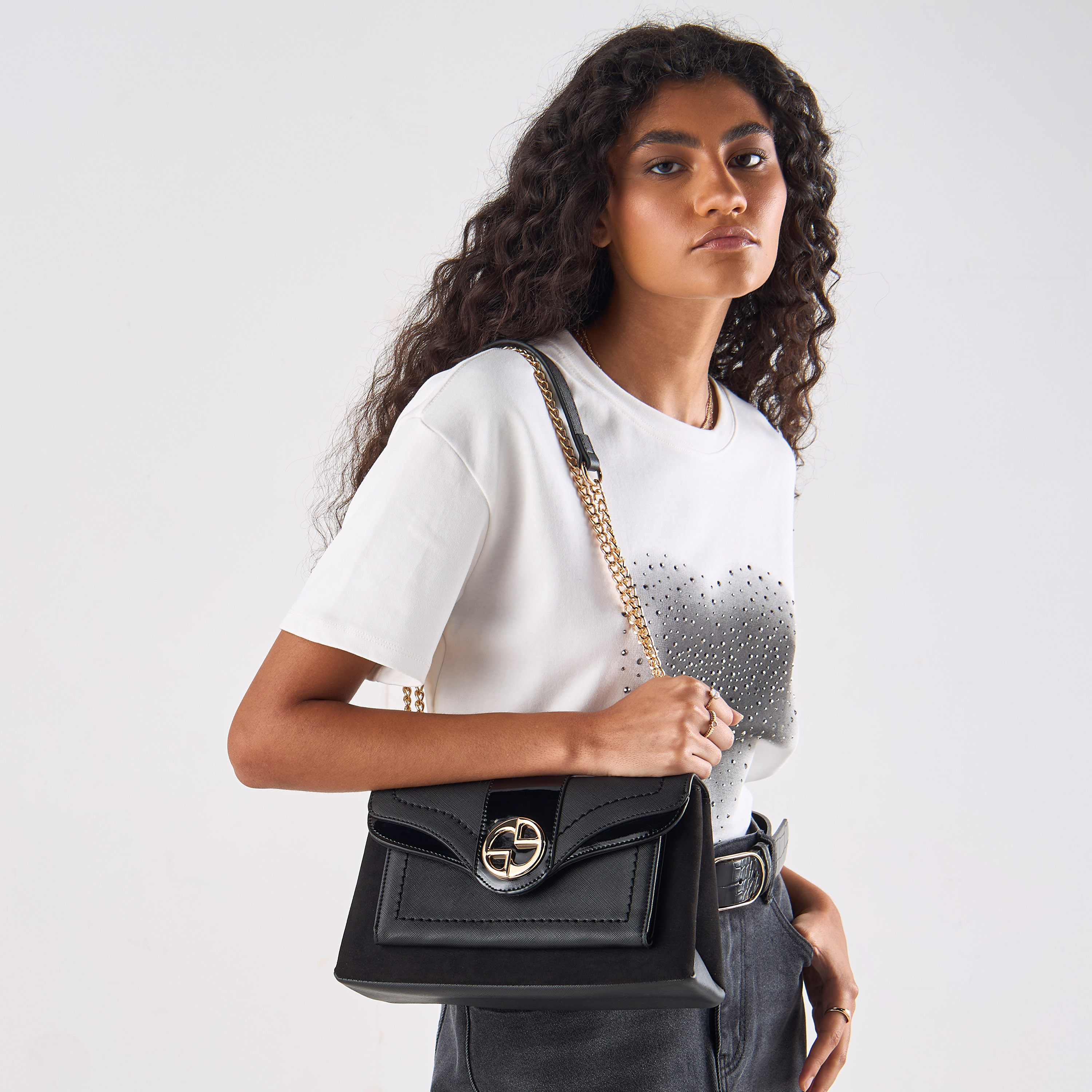 شنطة كروس بودي بارزة الملمس بحزام سلسلة وزر إغلاق من ساشا-women-bagsandwallets-handbags-image-2
