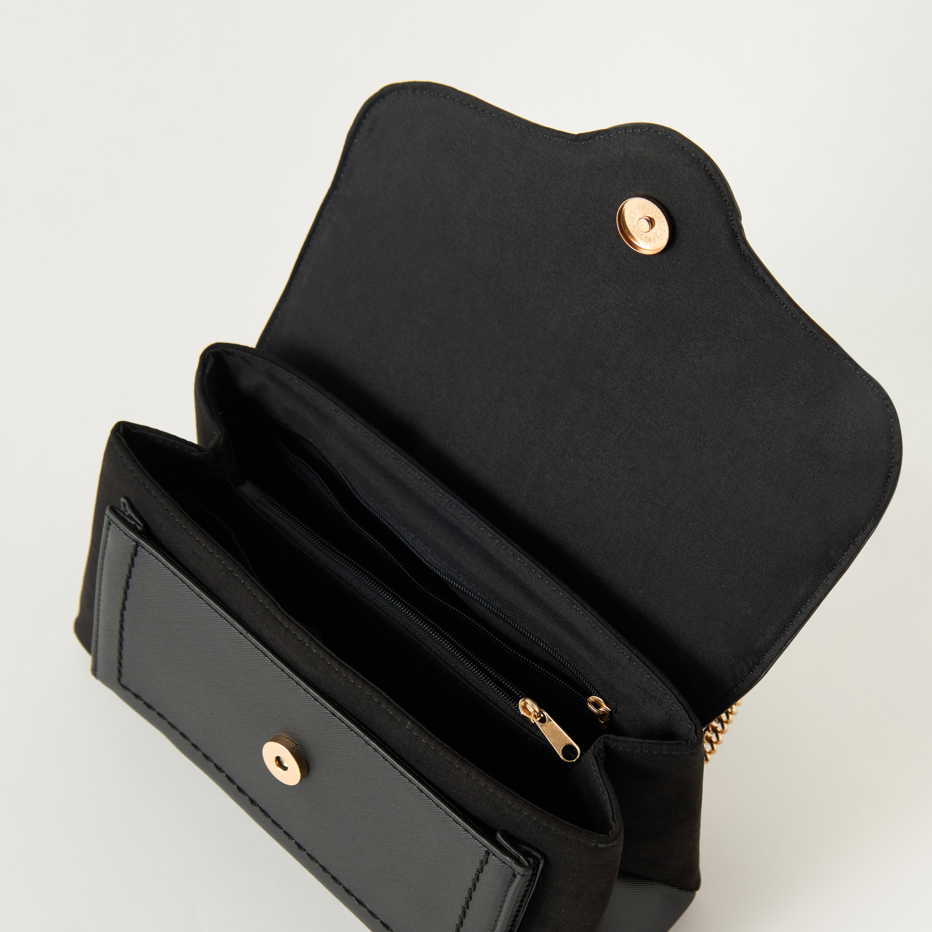 شنطة كروس بودي بارزة الملمس بحزام سلسلة وزر إغلاق من ساشا-women-bagsandwallets-handbags-image-6