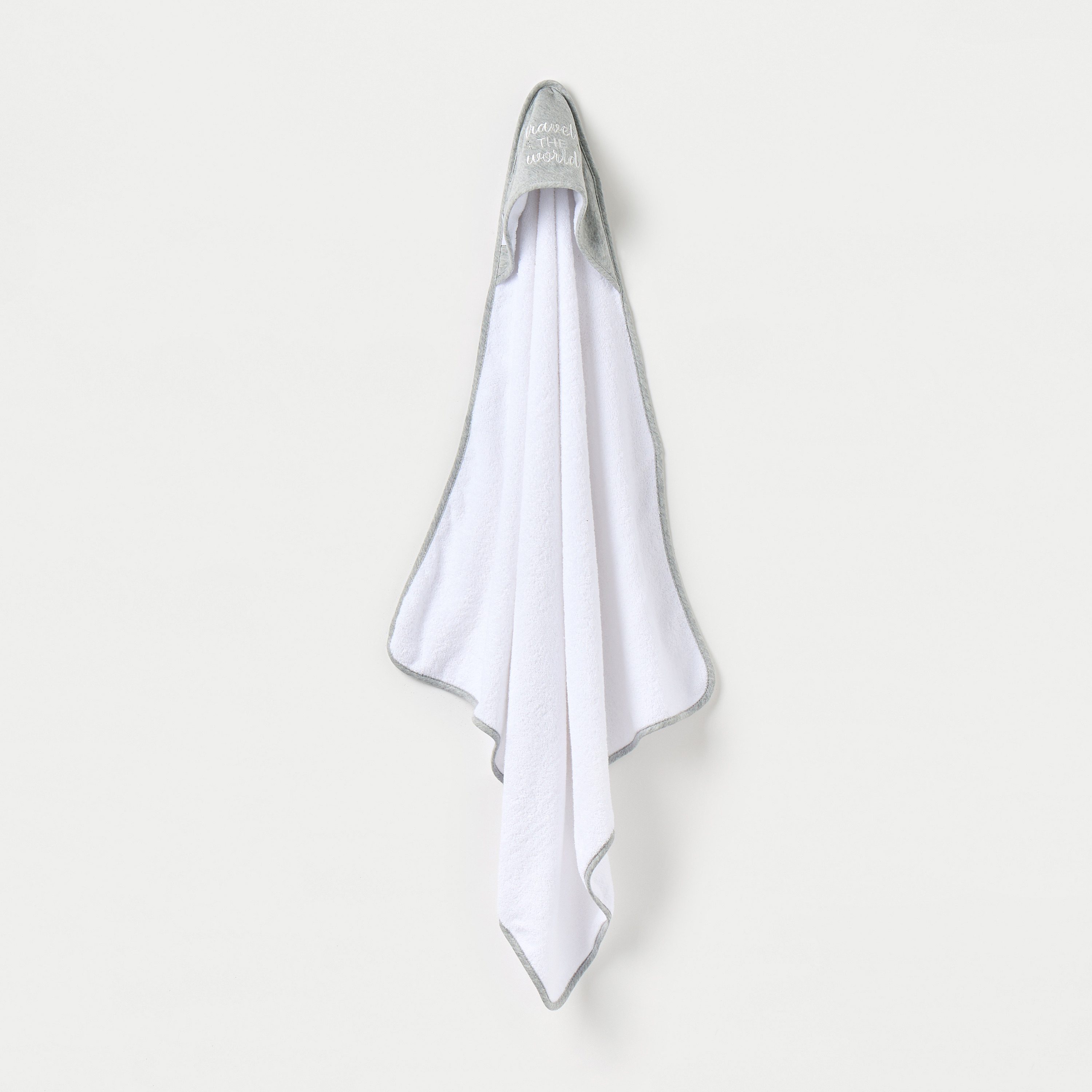 منشفة بقبعة وتطريز شعار من جيجلز-baby-bathandcare-towels-image-1