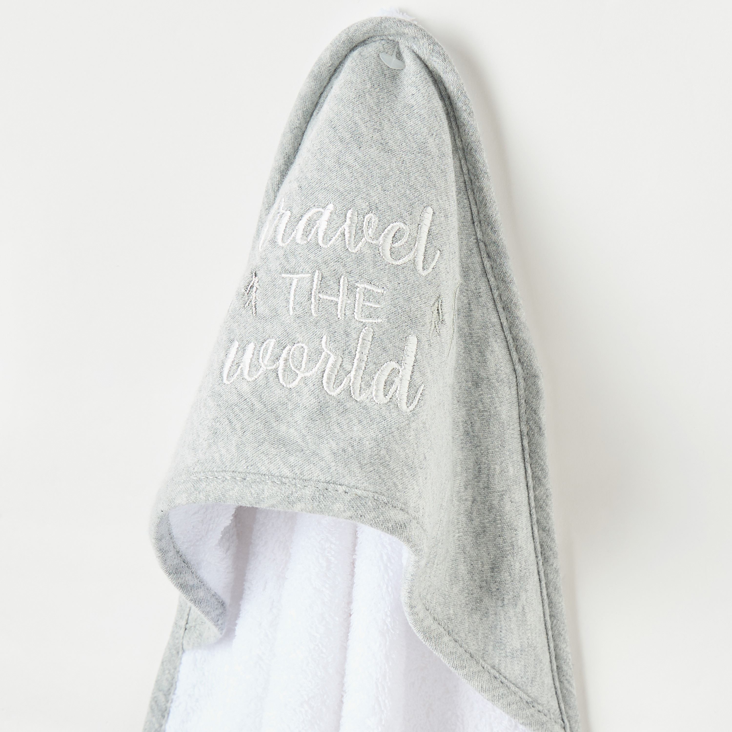 منشفة بقبعة وتطريز شعار من جيجلز-baby-bathandcare-towels-image-2